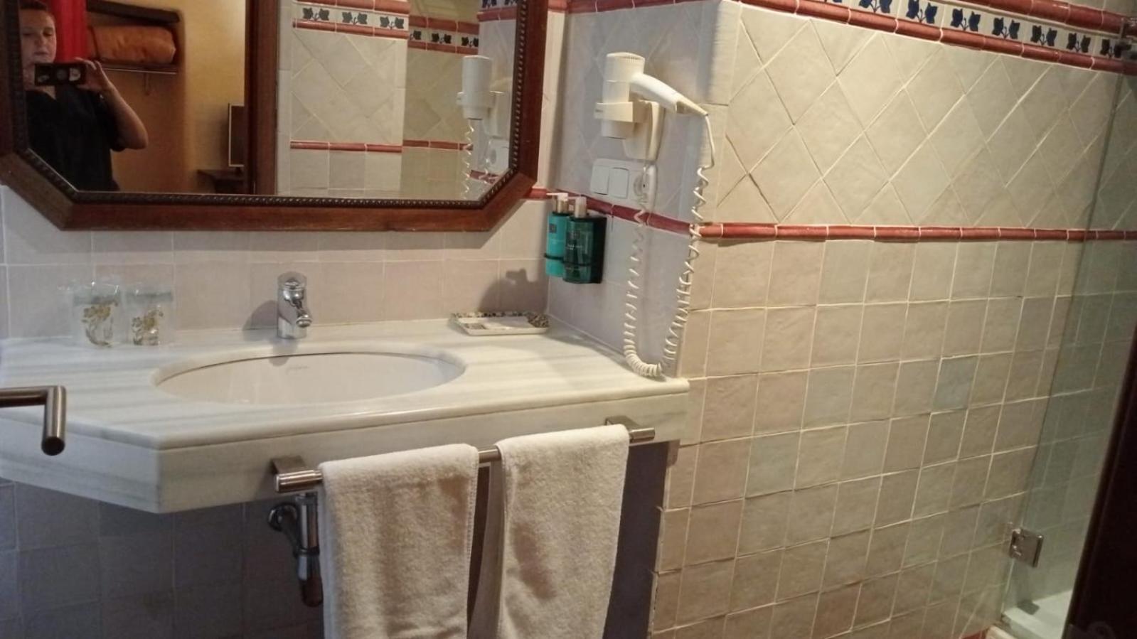 Economy Double Room - Photo 6
