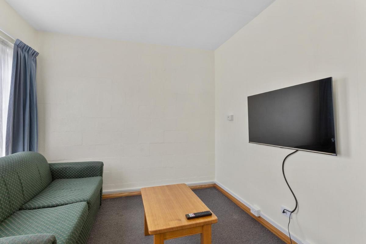 Superior Family Room - Photo 3