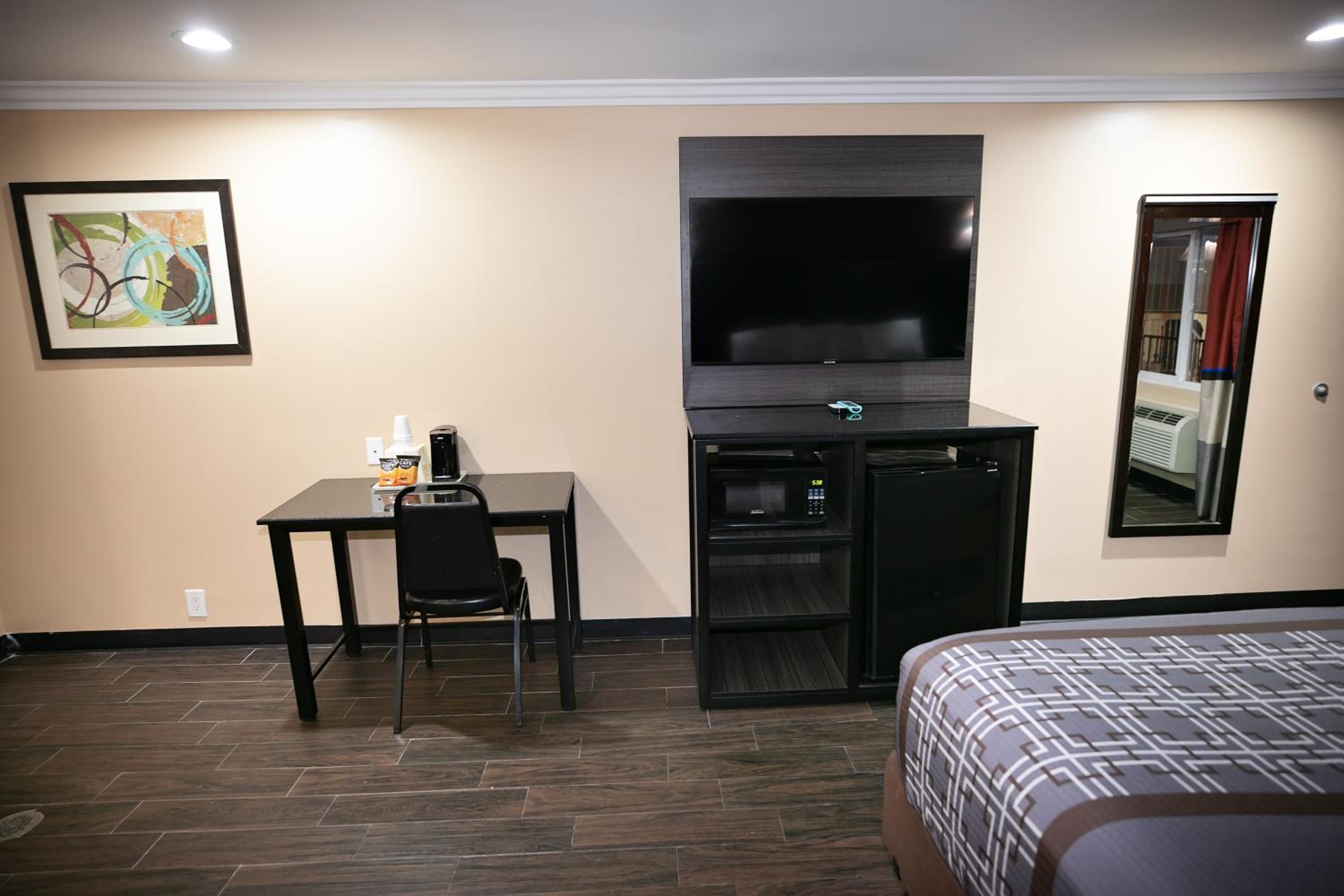 Standard King Room - Non-Smoking