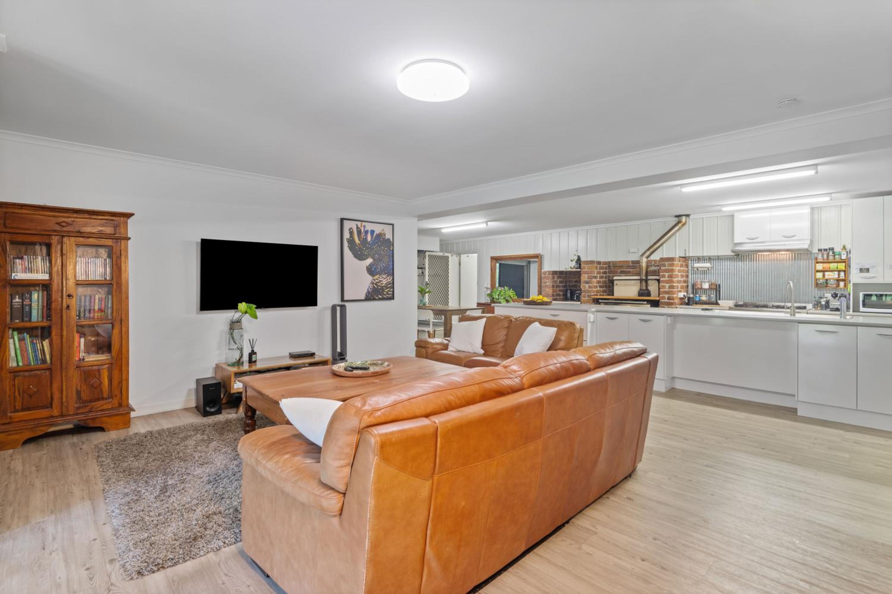 Eight-Bedroom House photo 1