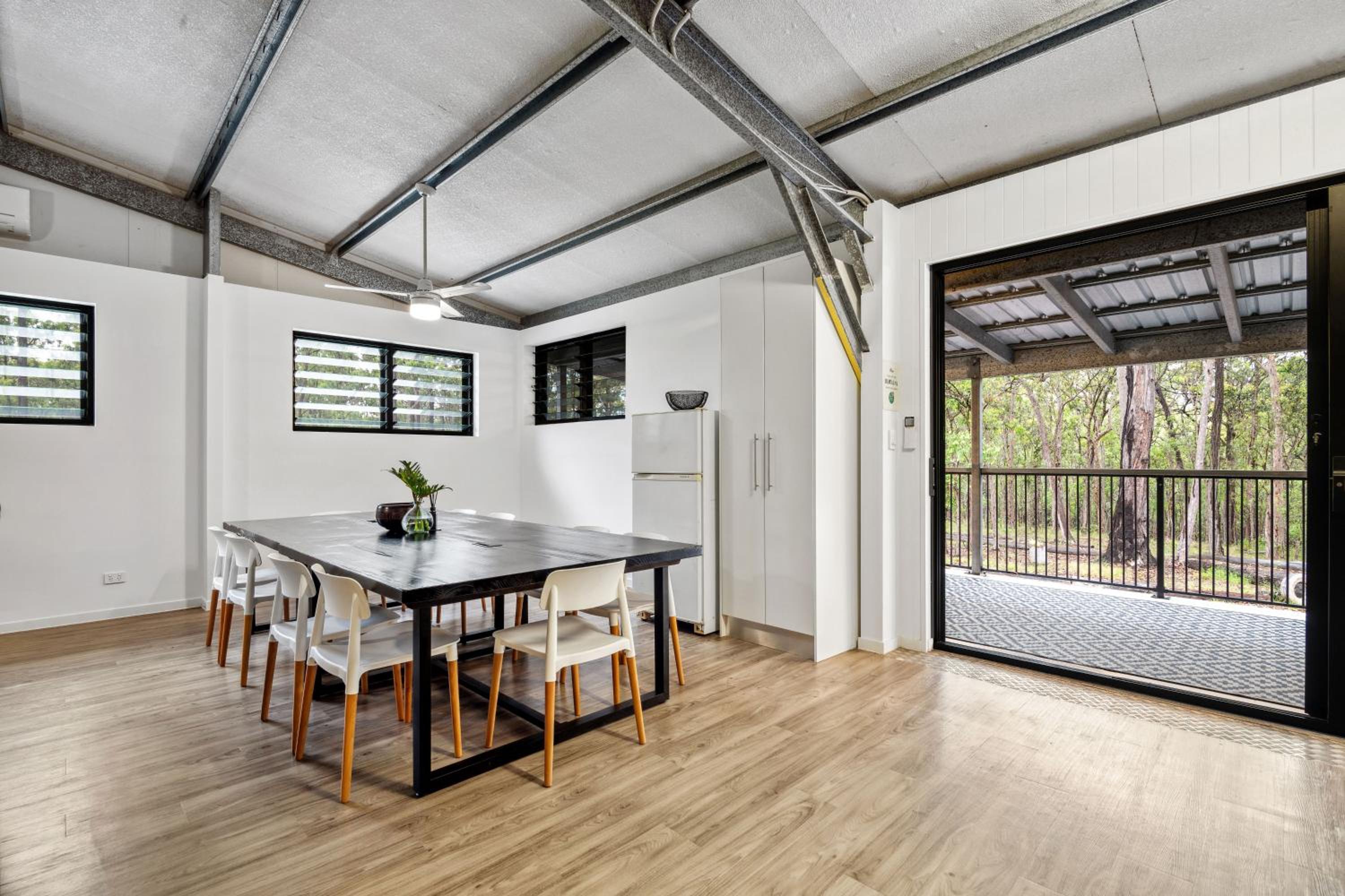 Eight-Bedroom House photo 3