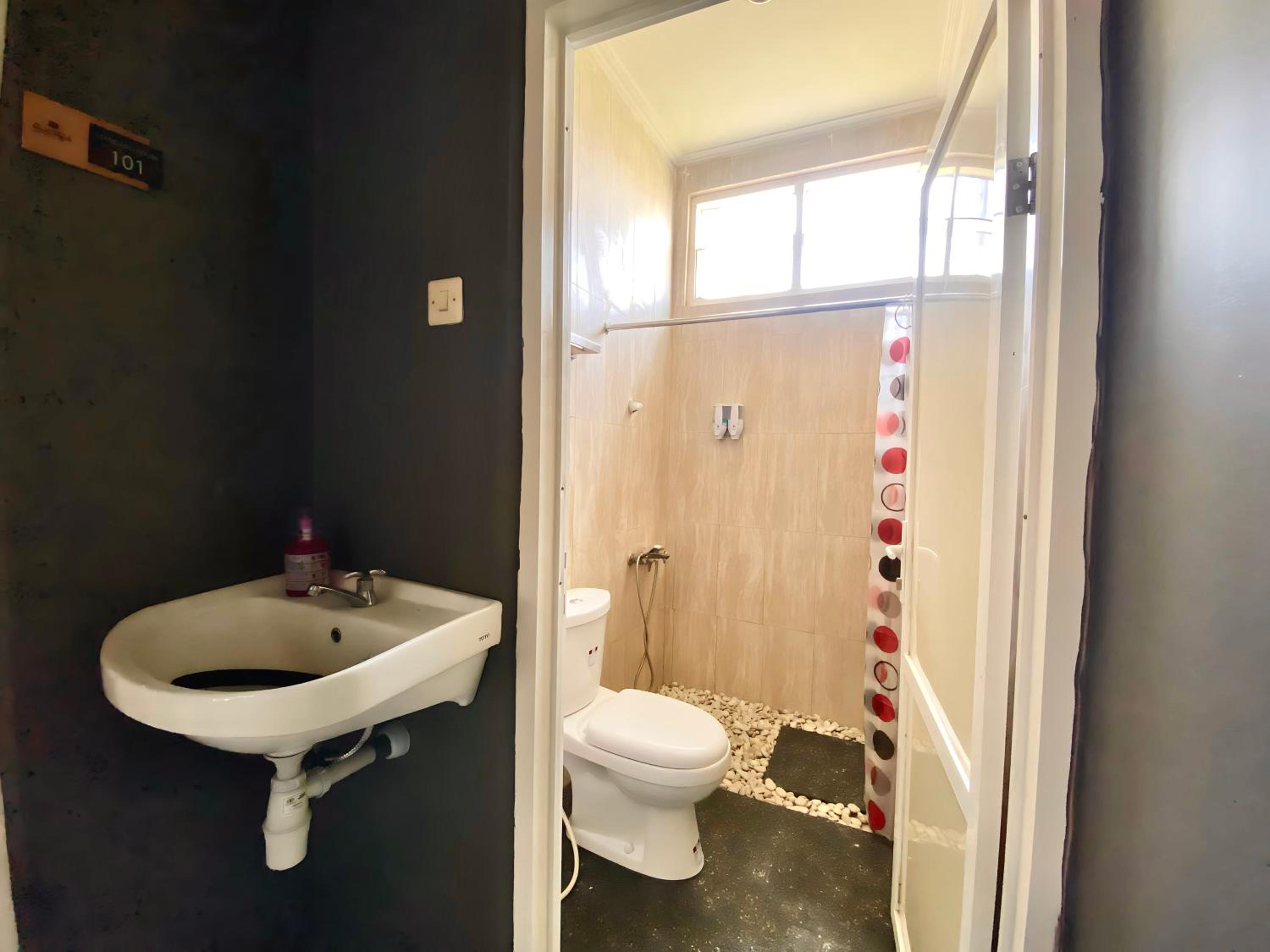 Standard Twin Room with Garden View photo 2