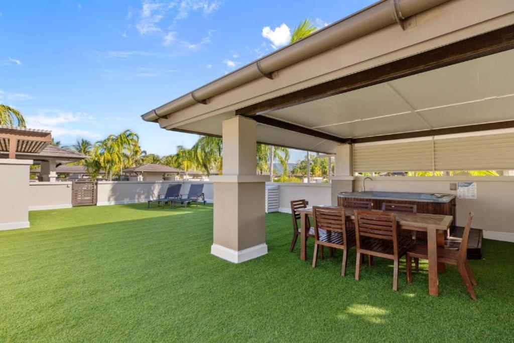 Penthouse with Rooftop Terrance & Spa - On Lagoon Beachside
