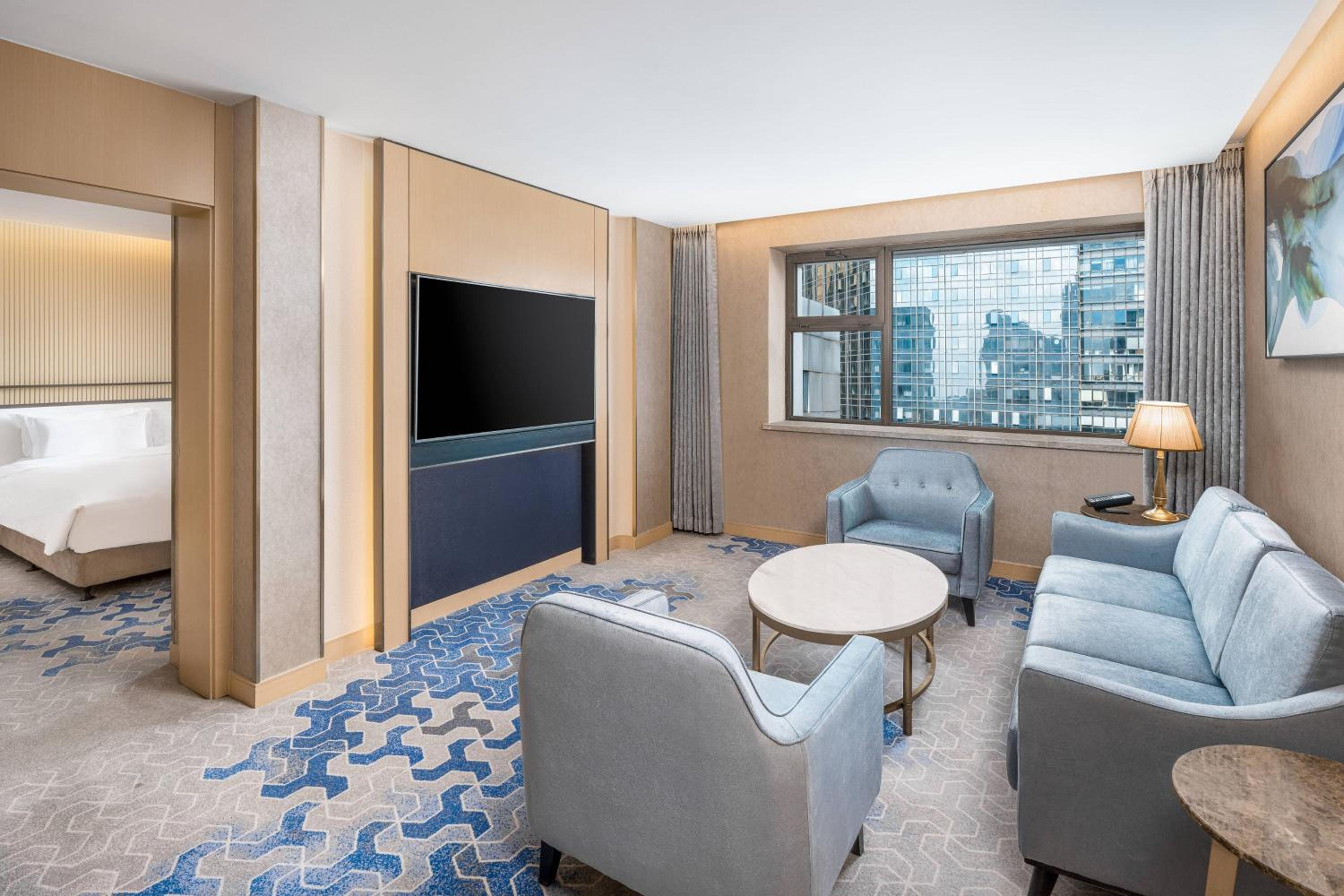 Deluxe King Suite - Club Lounge Access