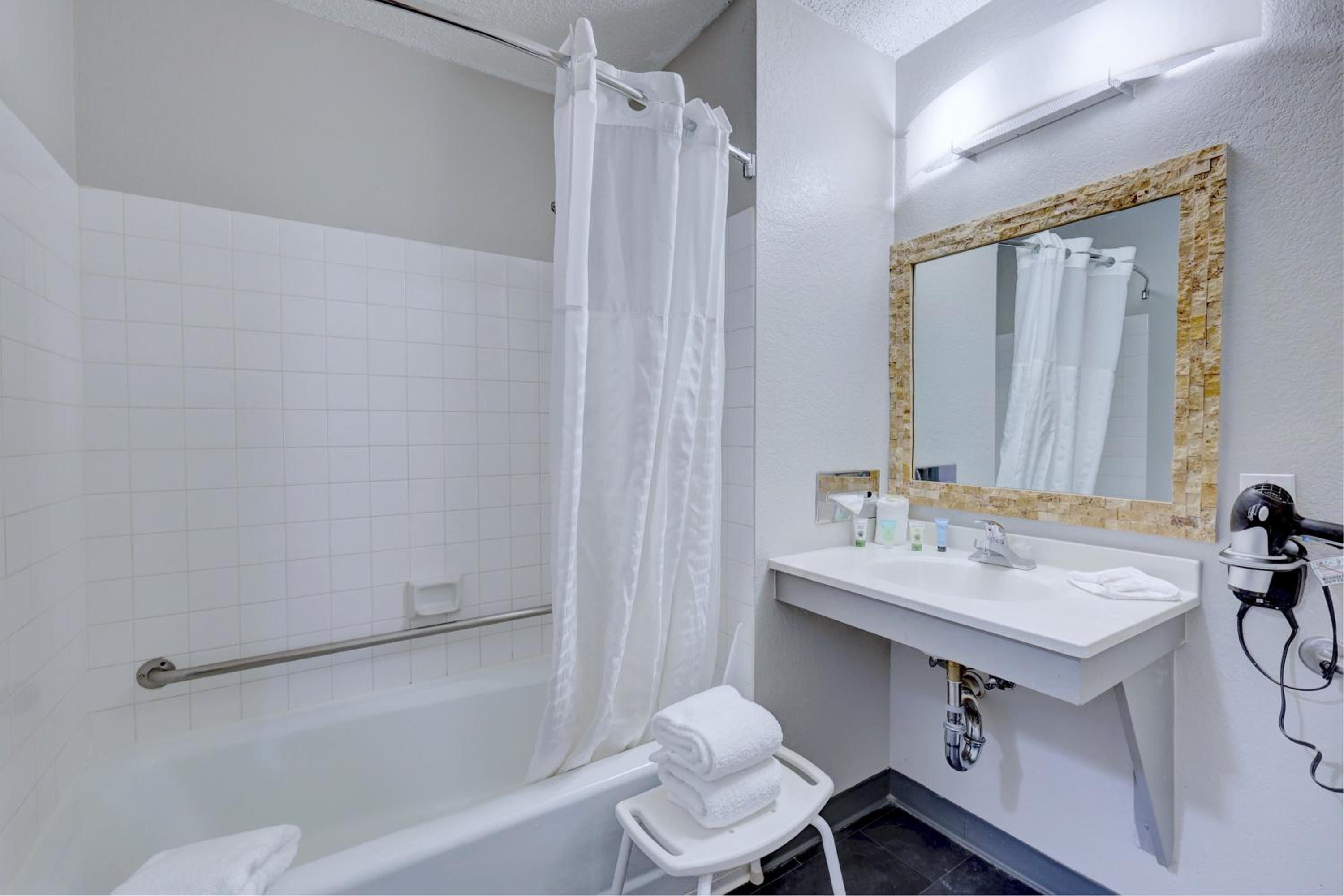 Double Room - Disability Access - Photo 4