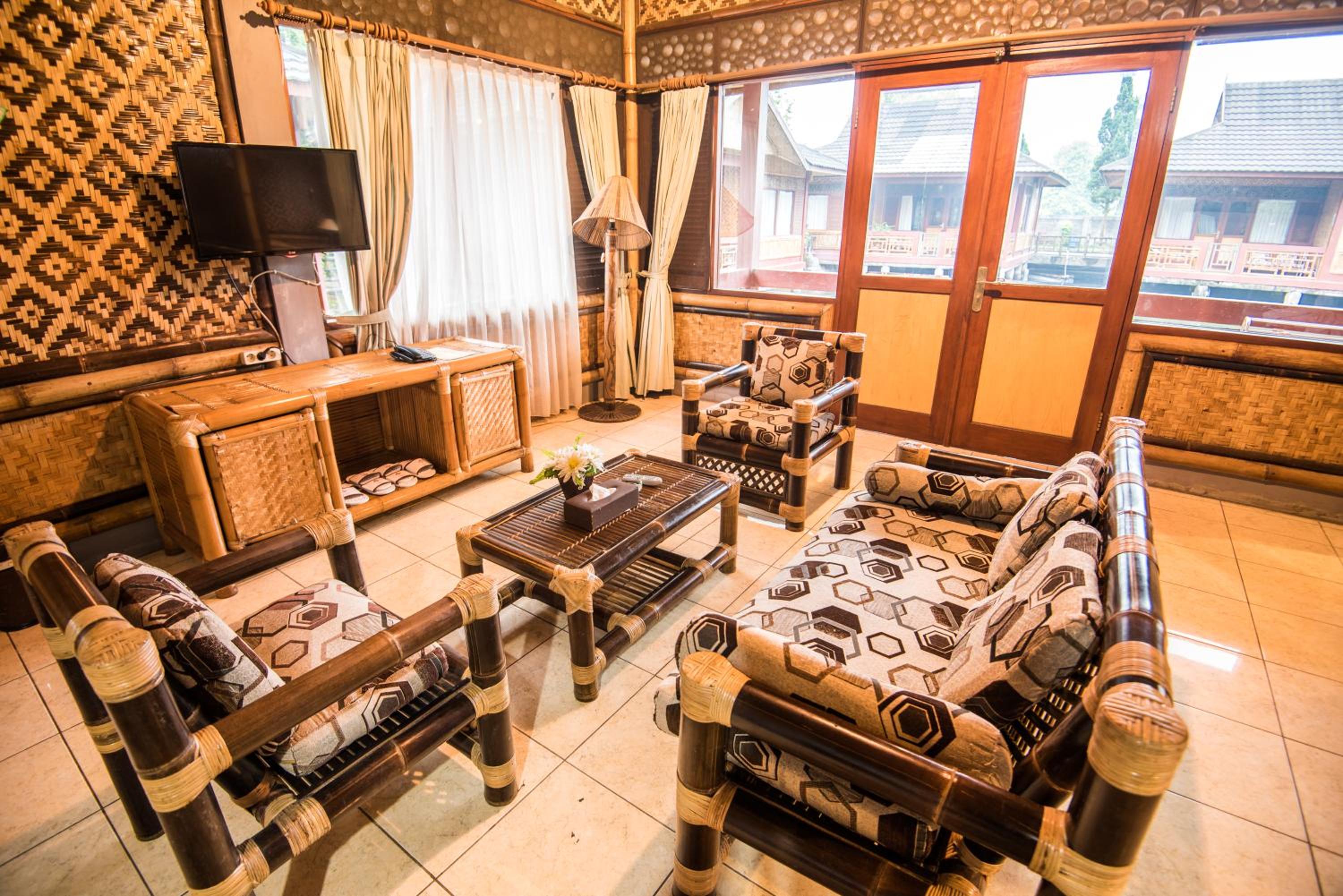 Two-Bedroom Bungalow - Photo 2