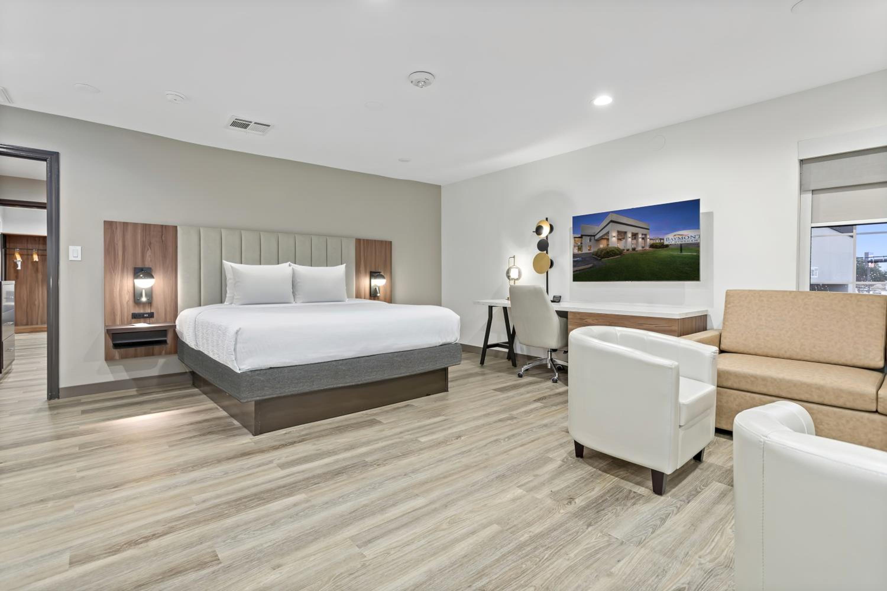 King Suite - Non-Smoking - Photo 10