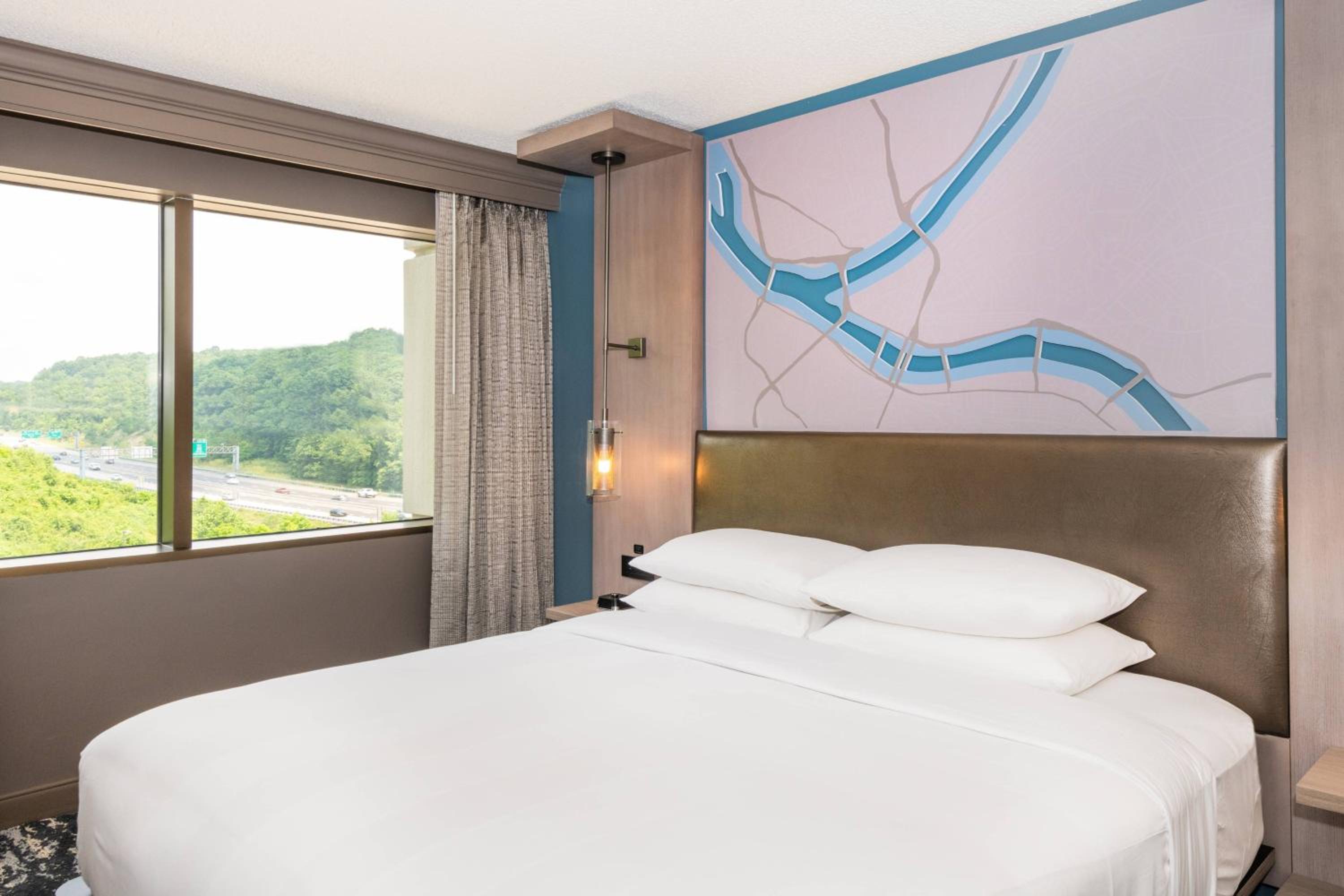 Standard King, Guest room, 1 King - Photo 9