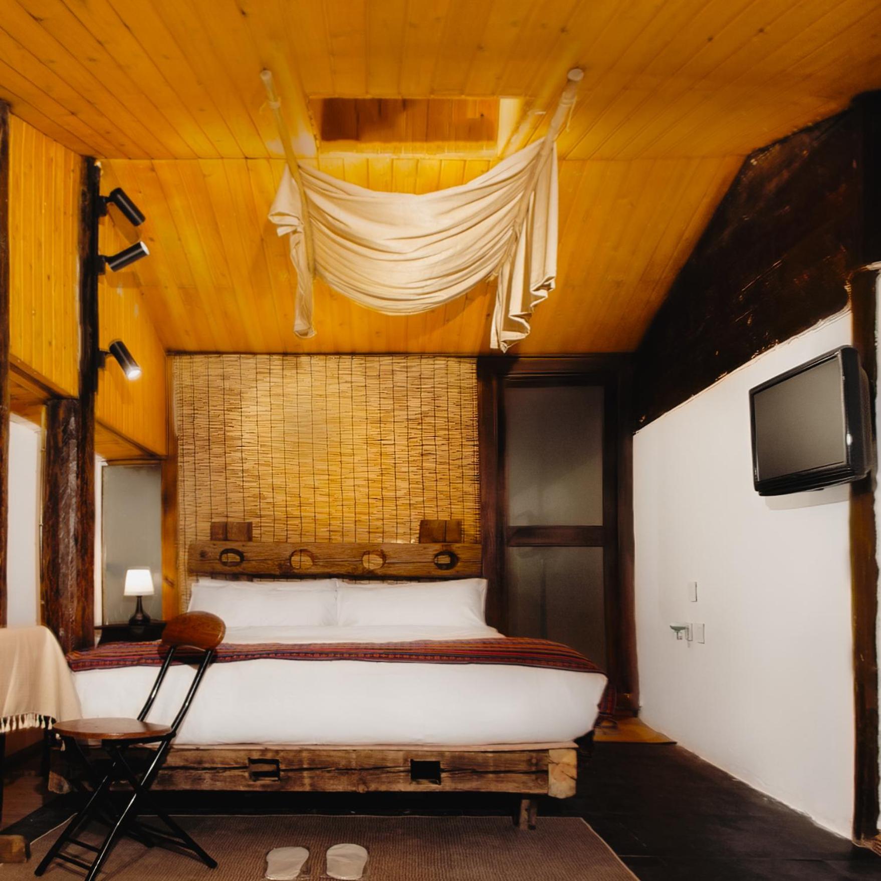 Naxi Style Private Queen Bed Room photo 1