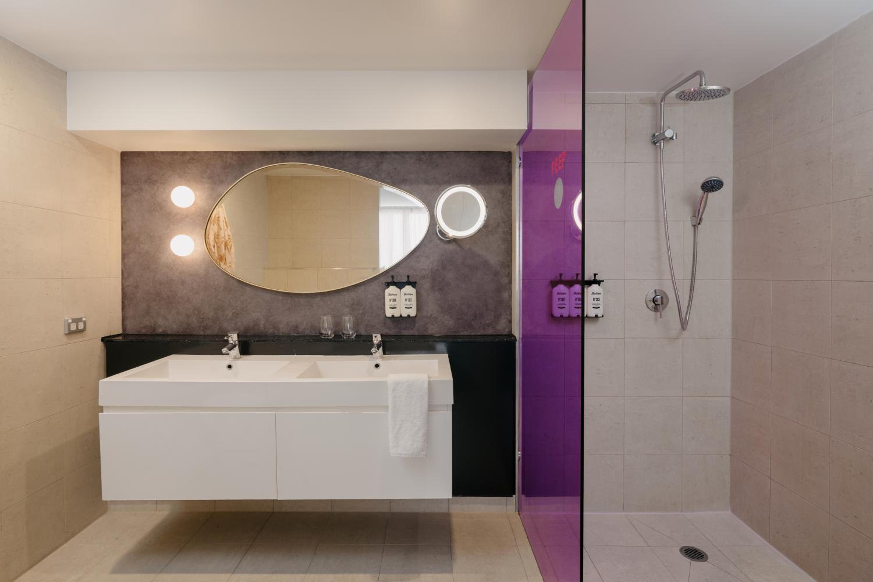 One-Bedroom Suite with City Skyline View thumbnail 6