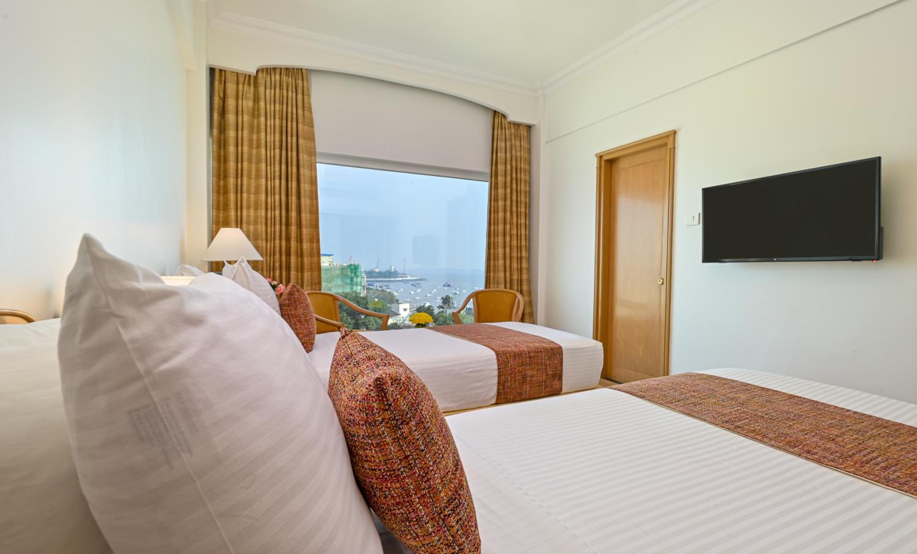 Deluxe Sea View Room with Cut Fruit Platter (On Call) & Unlimited drinks between 18:30 and 19:30 at Tamarind Restaurant (T&C Apply)