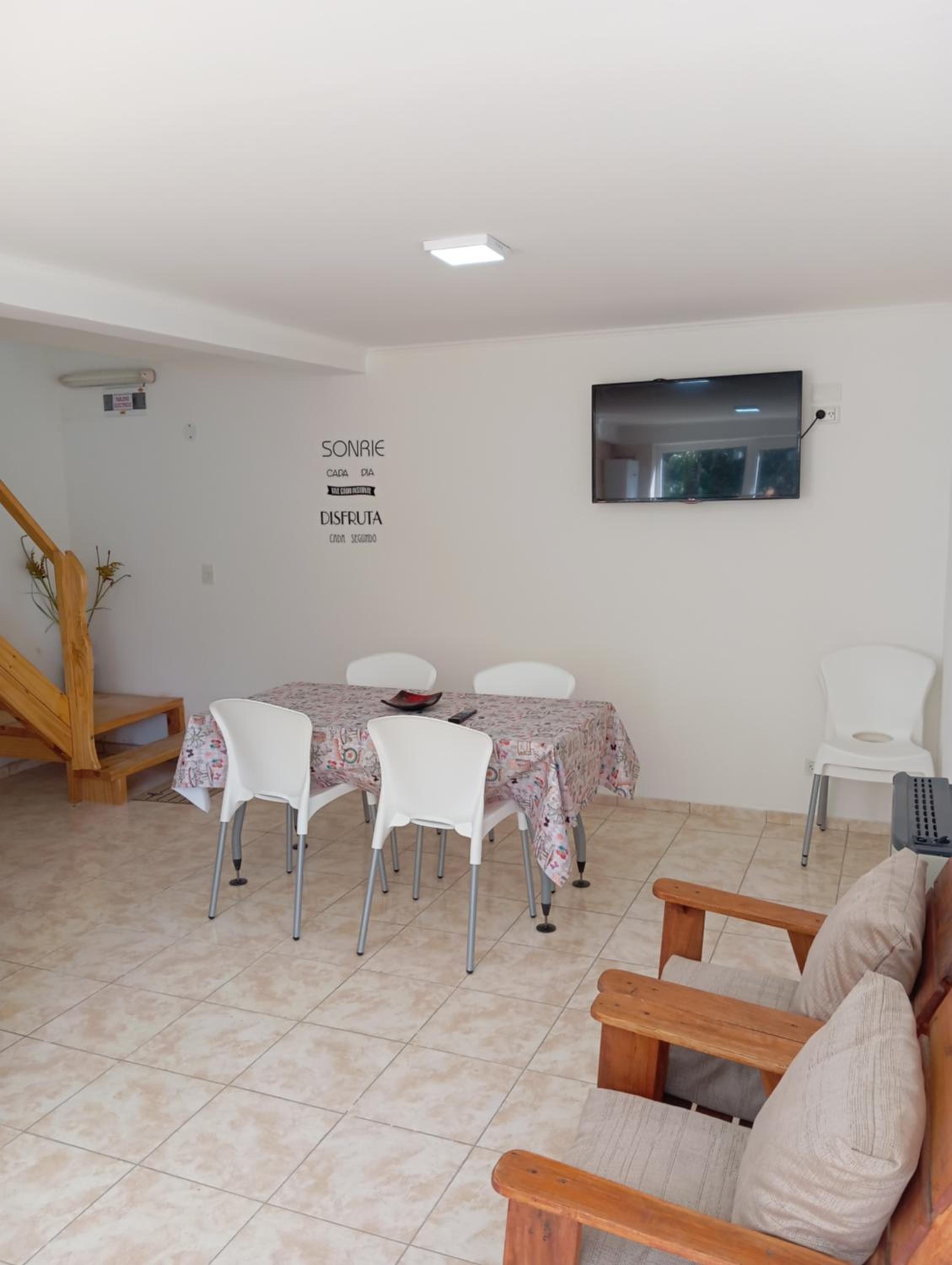 Three-Bedroom House photo 3