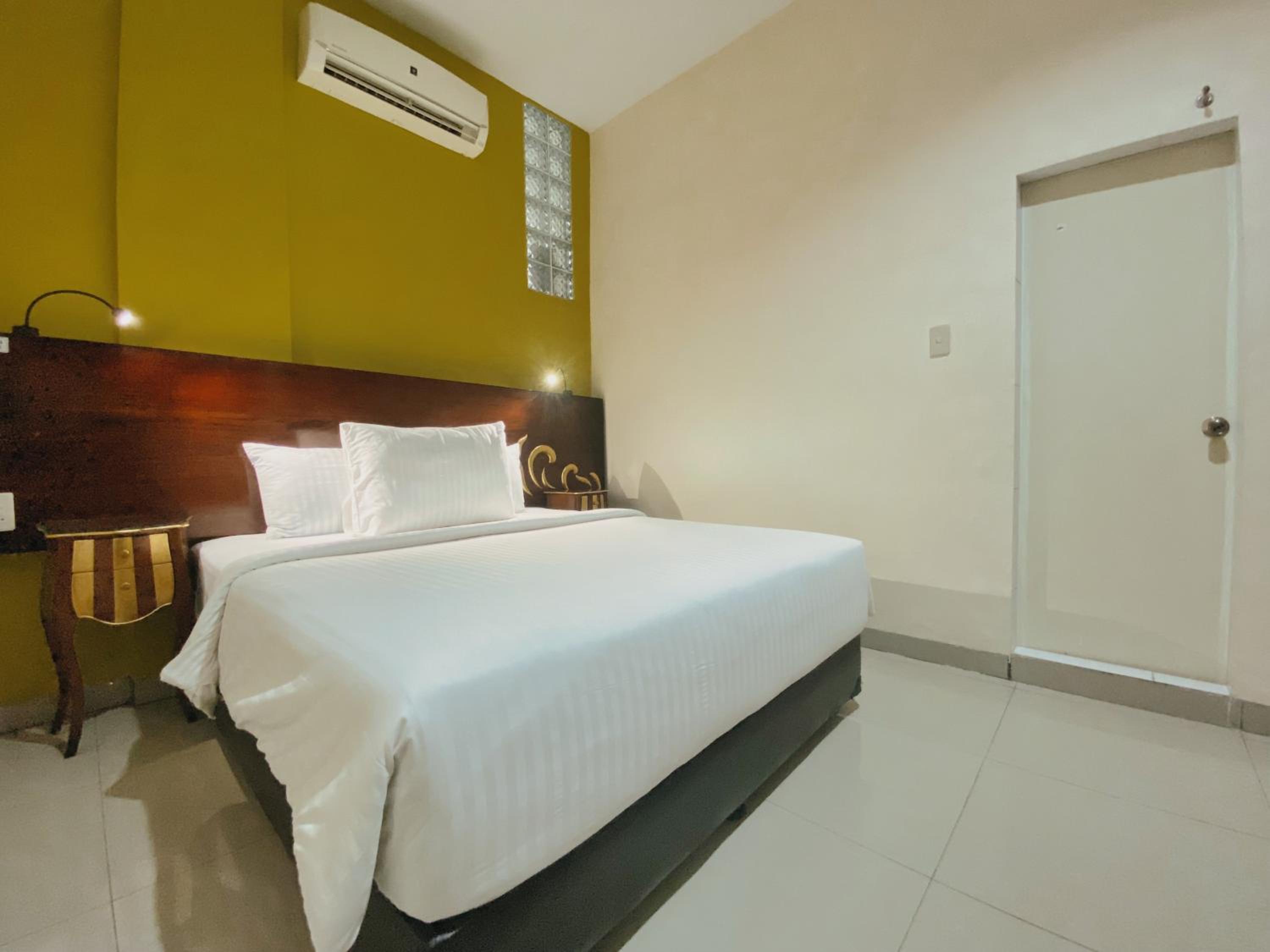 Deluxe Room - Photo 1