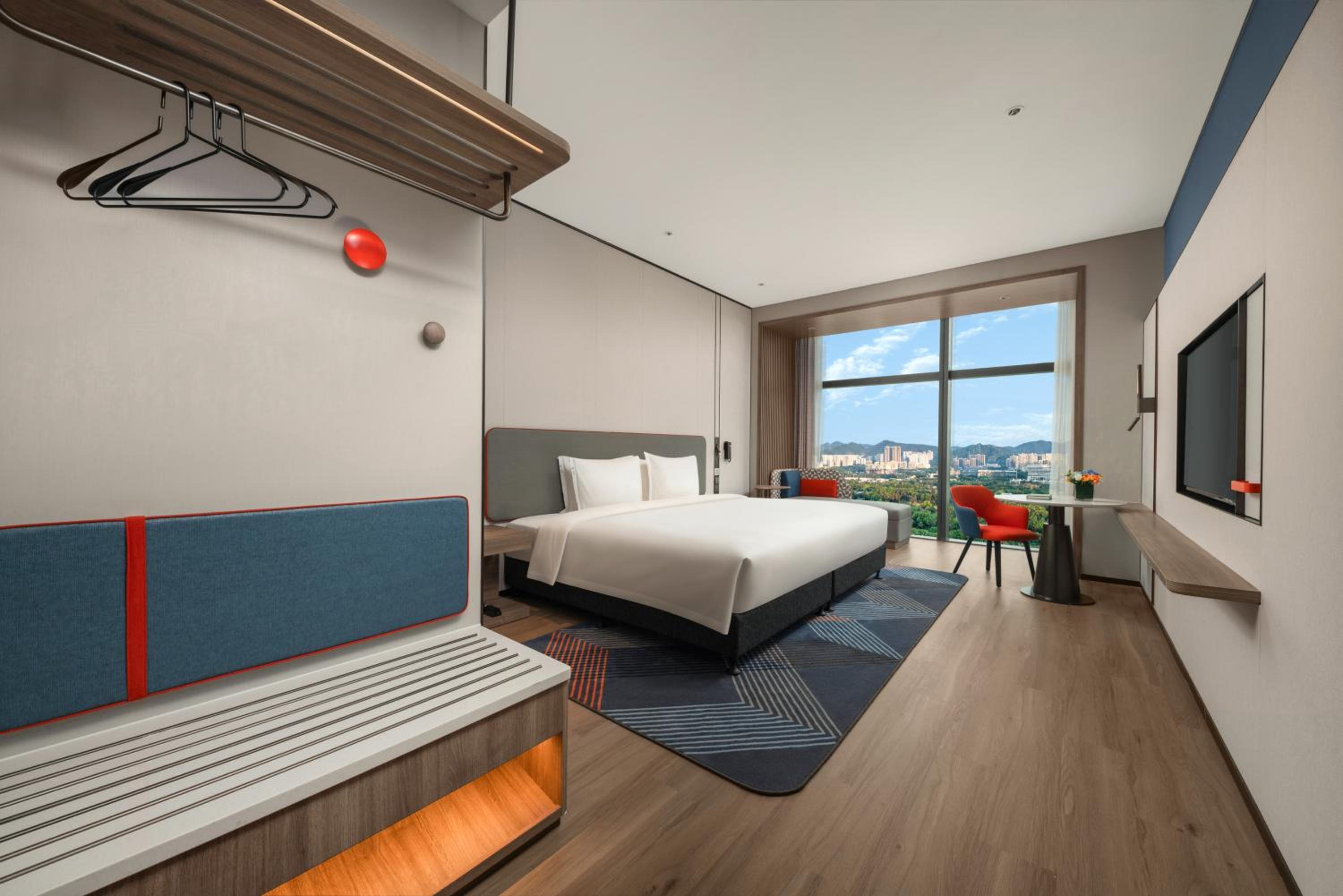 1 King Standard Golf View Extra Floor Space