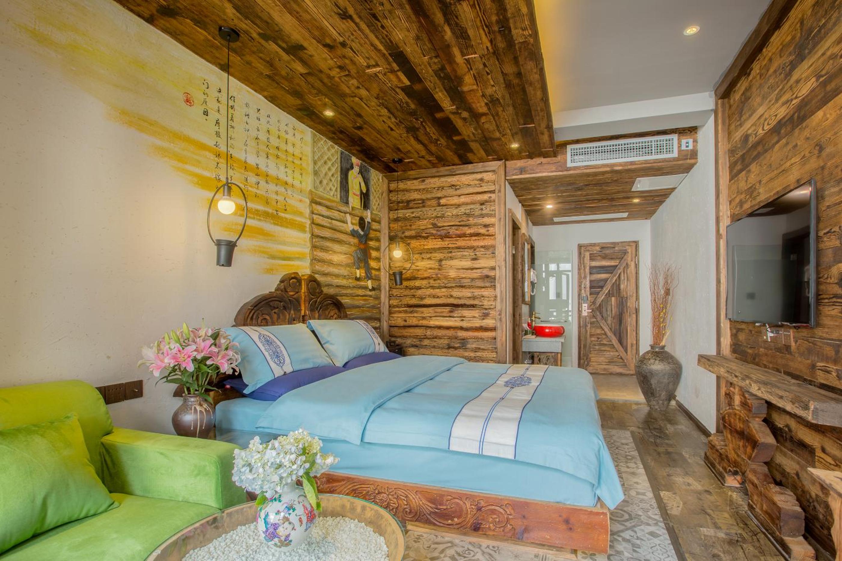 Deluxe King Room photo 1