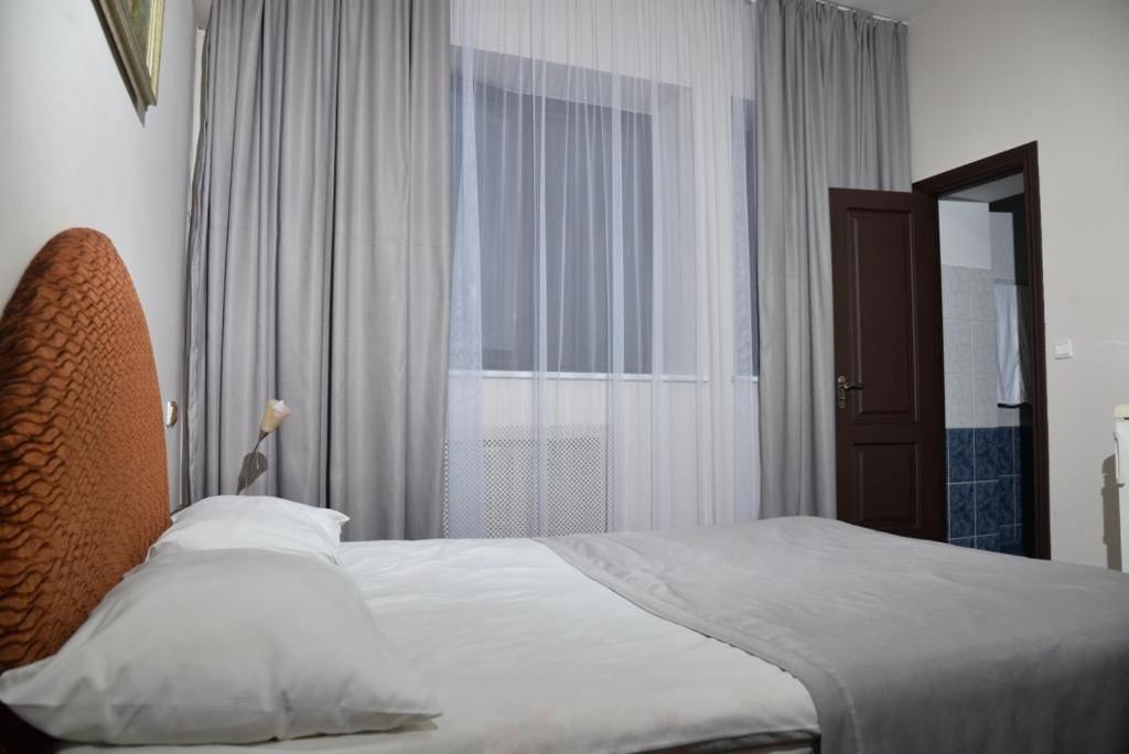 Twin Room - Photo 8