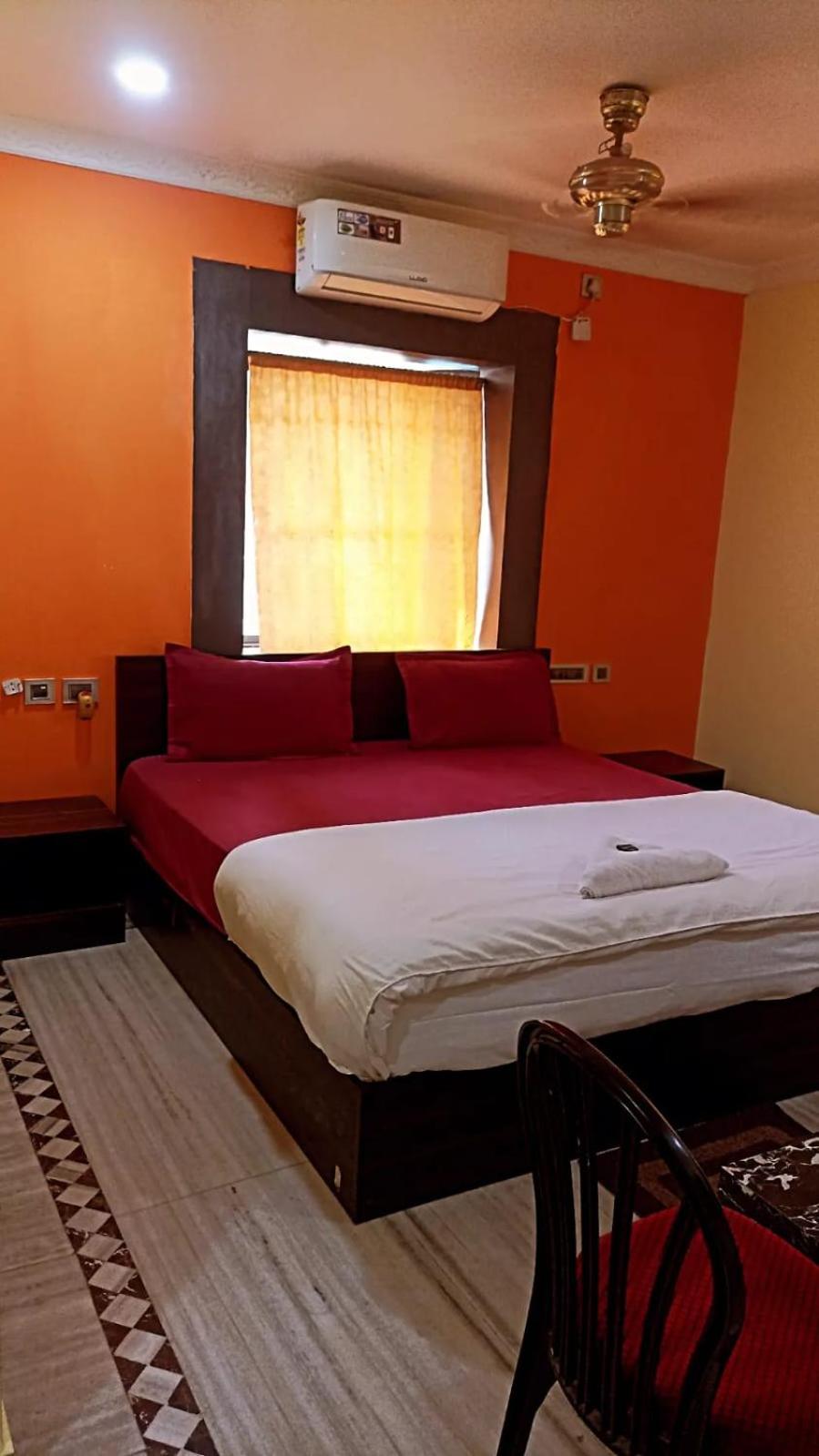 Deluxe Double Room (2 Adults + 1 Child) photo 2