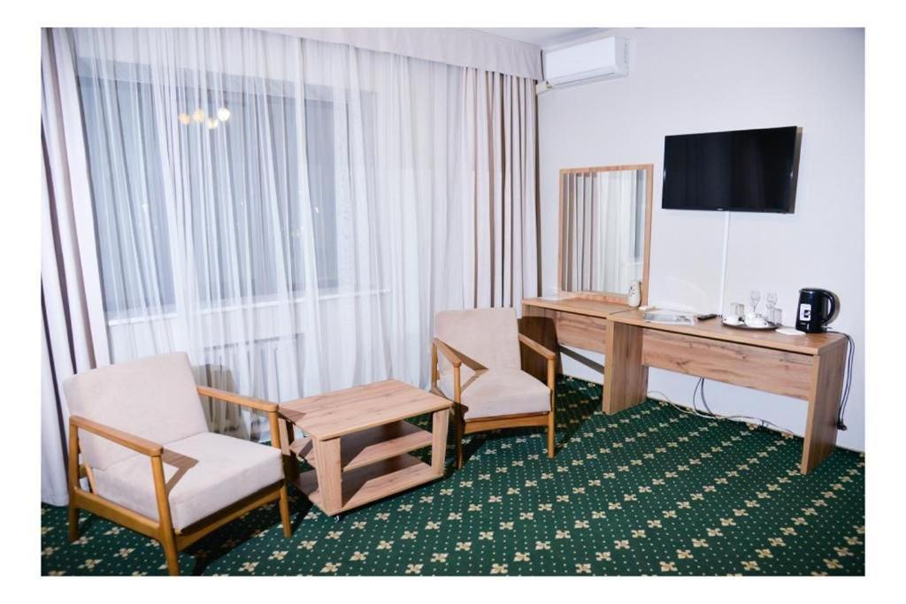 Suite - Photo 9