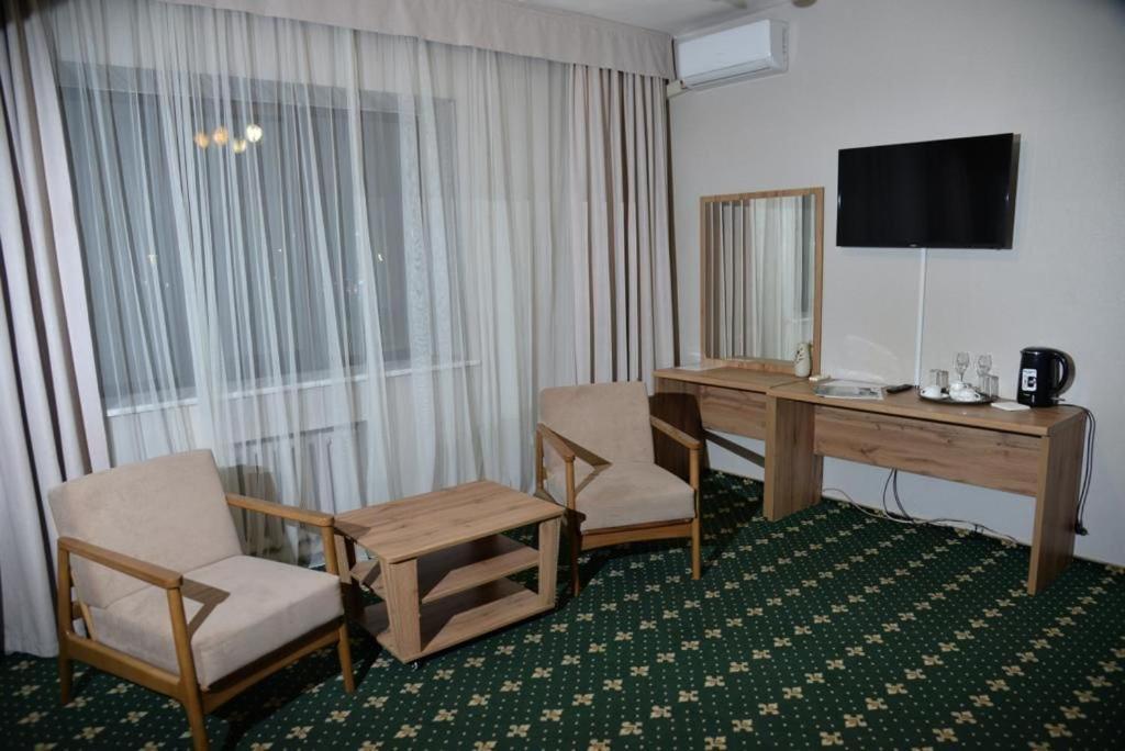 Suite - Photo 19