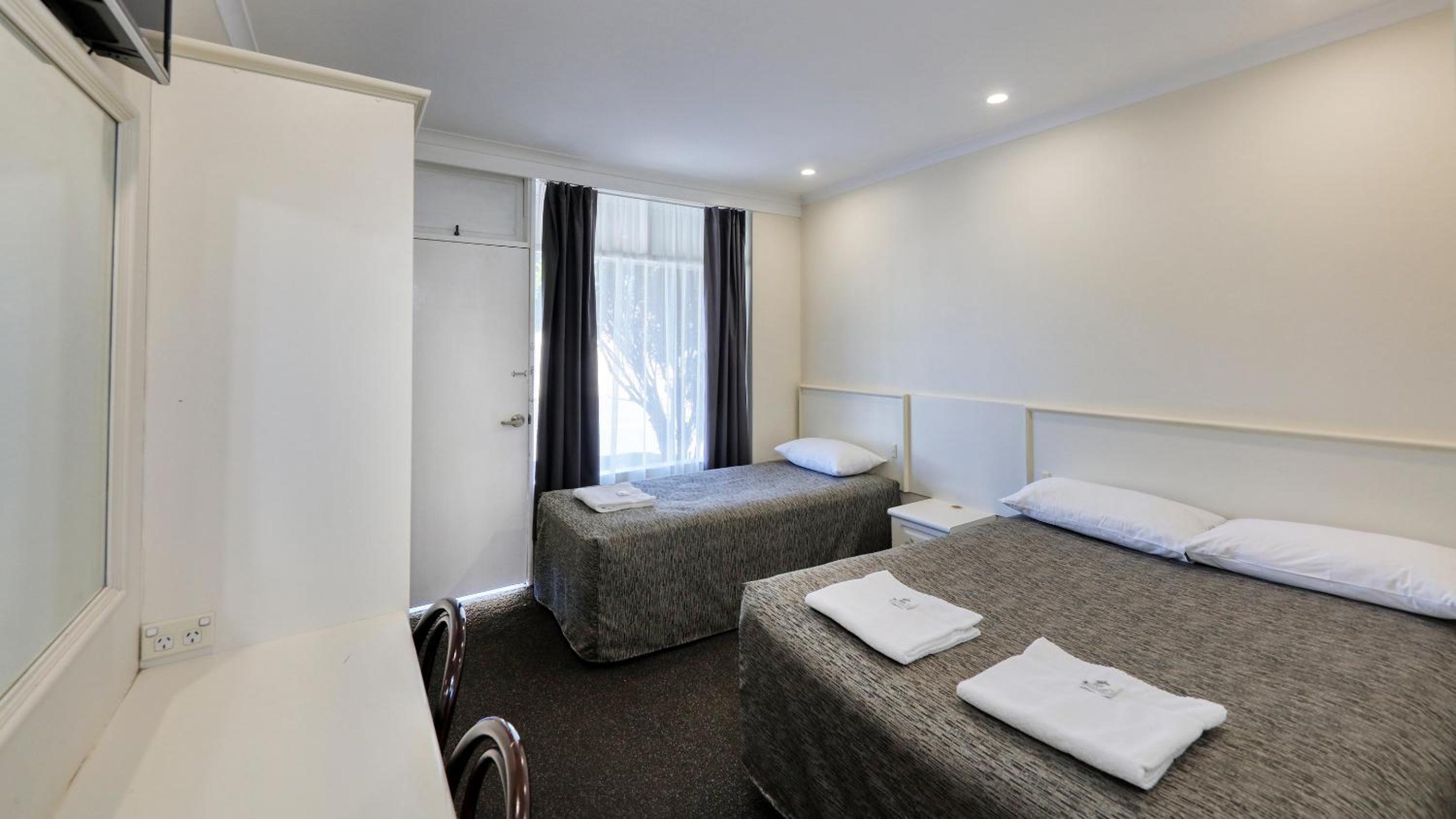 Double or Twin Room photo 3
