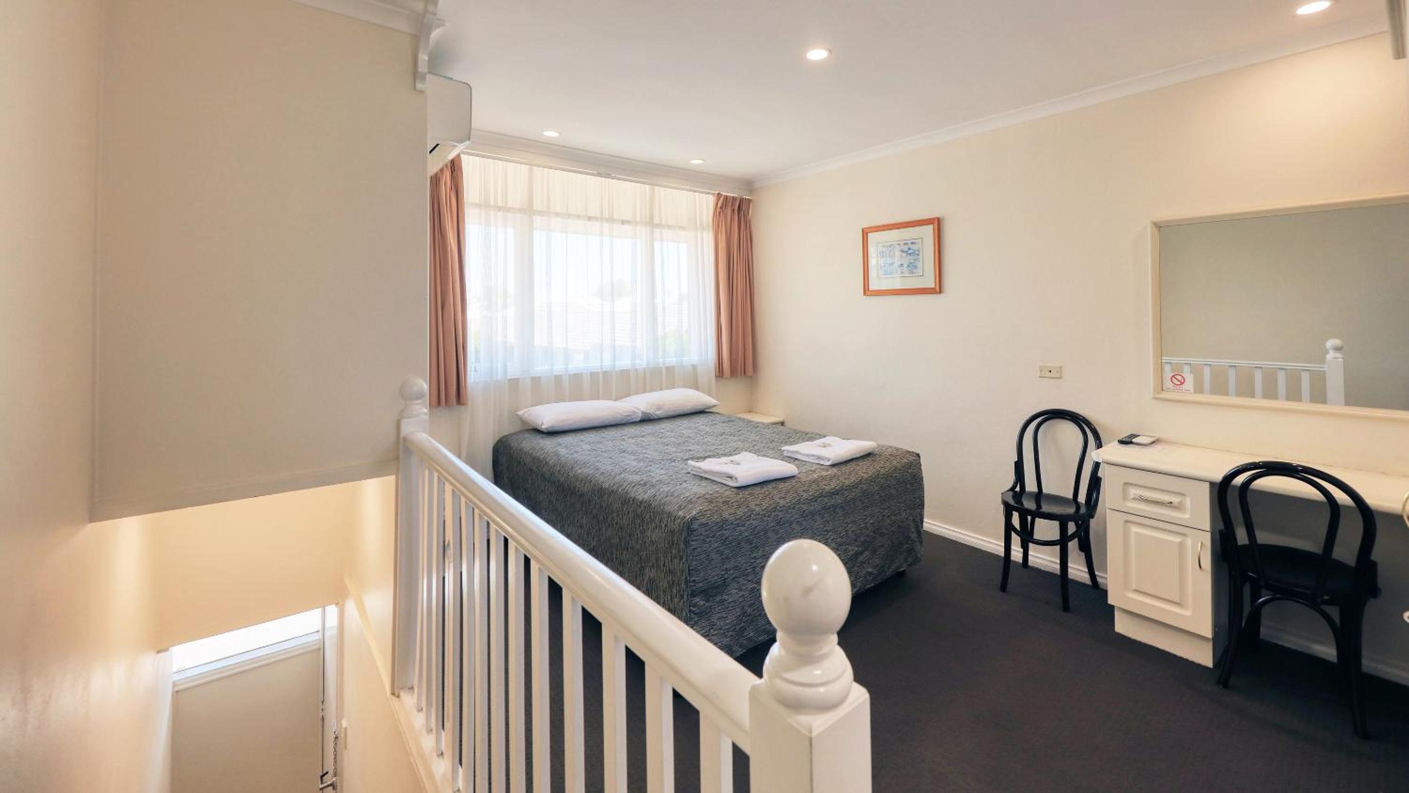 Queen Room photo 3