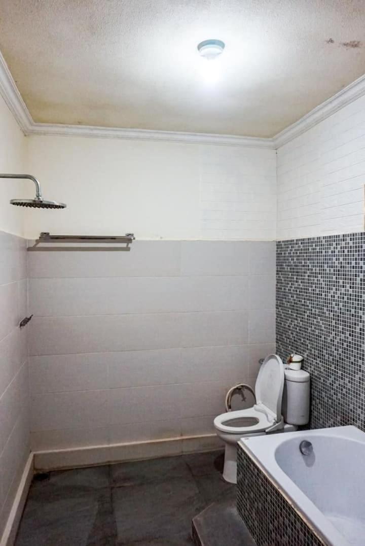 Family Room with Private Bathroom photo 2