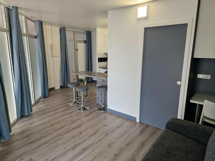 One-Bedroom Apartment photo 3