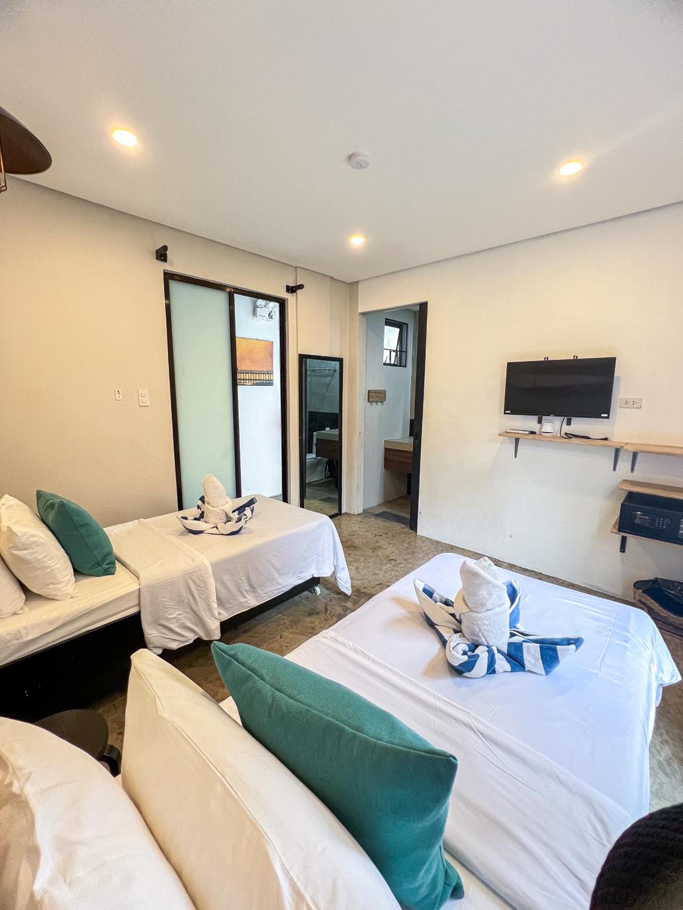 Deluxe Twin Room - Photo 2