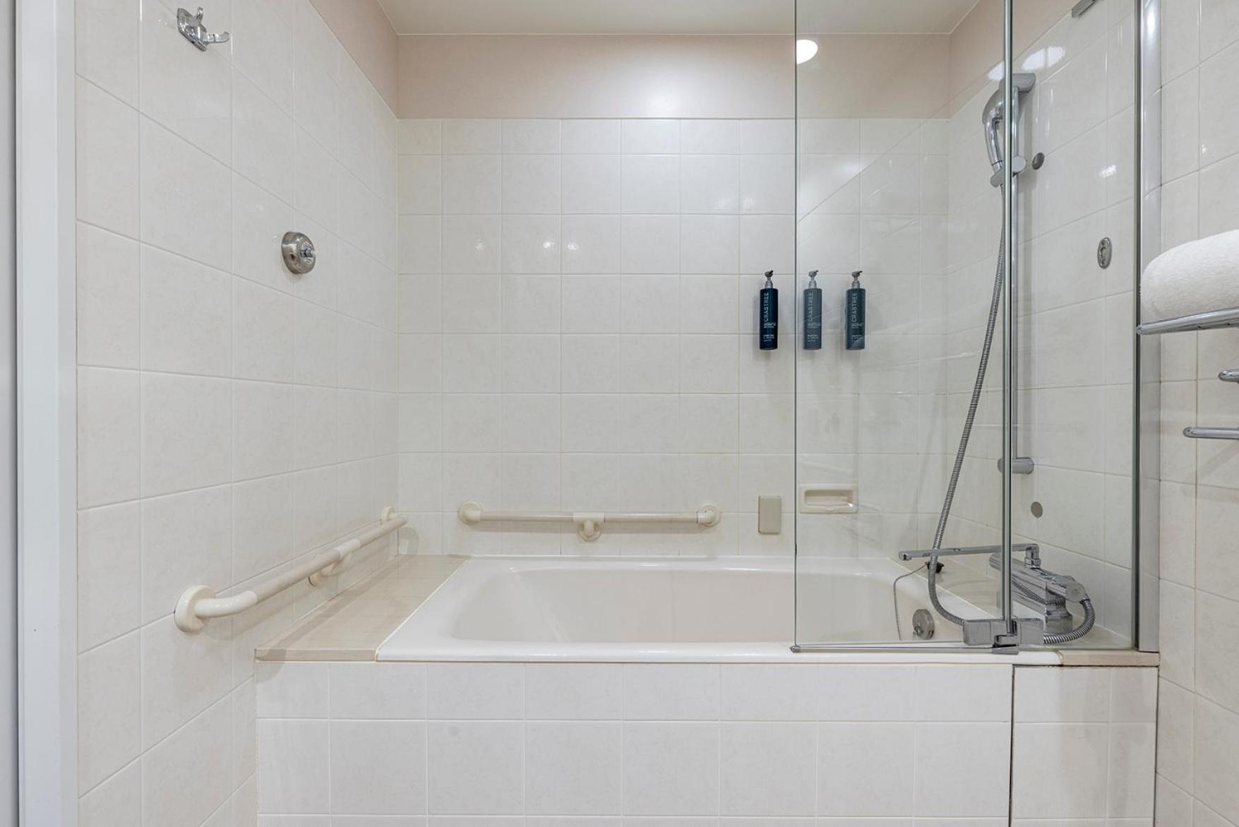 Hilton Superior Twin Room - Photo 6