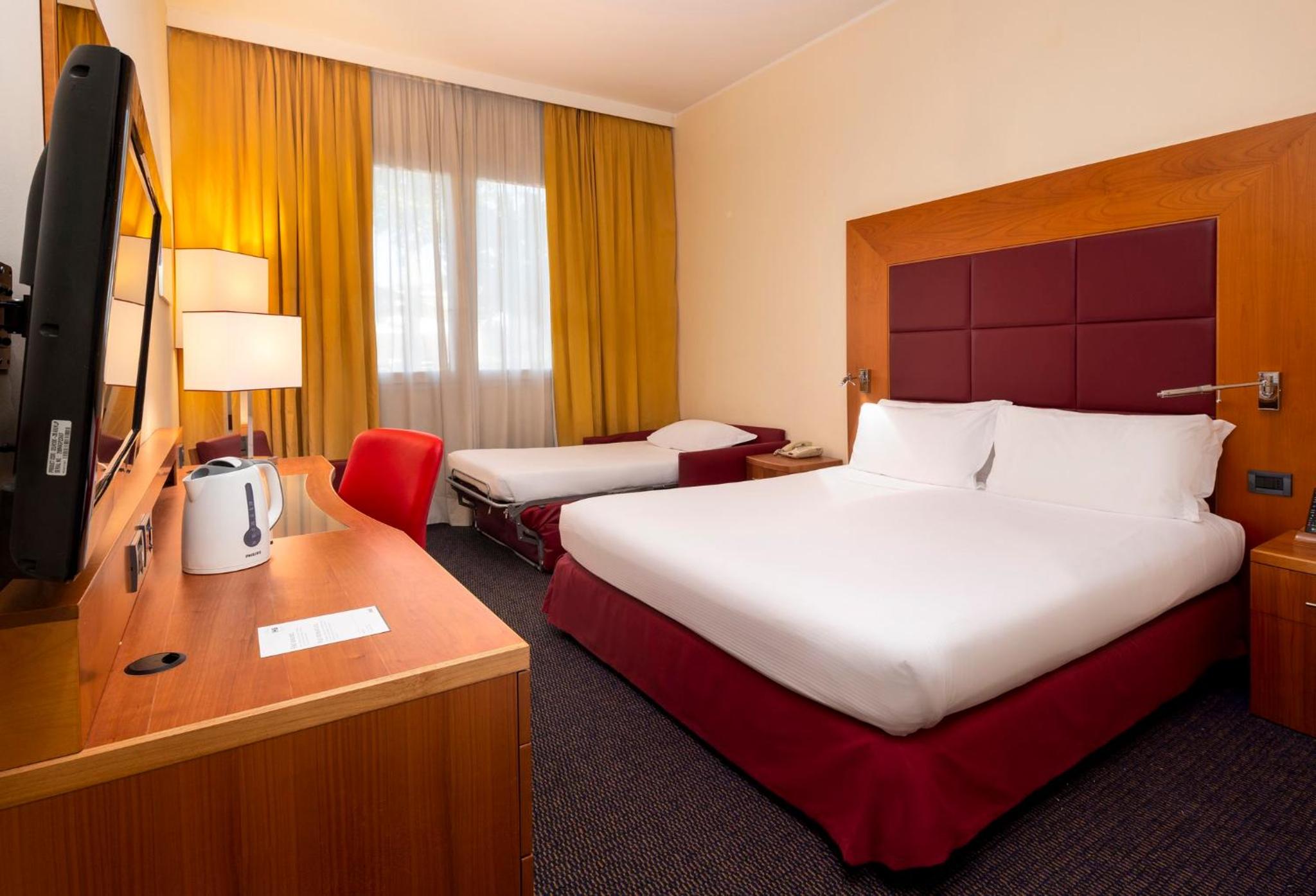 Standard Double Room with Sofa Bed - Photo 7