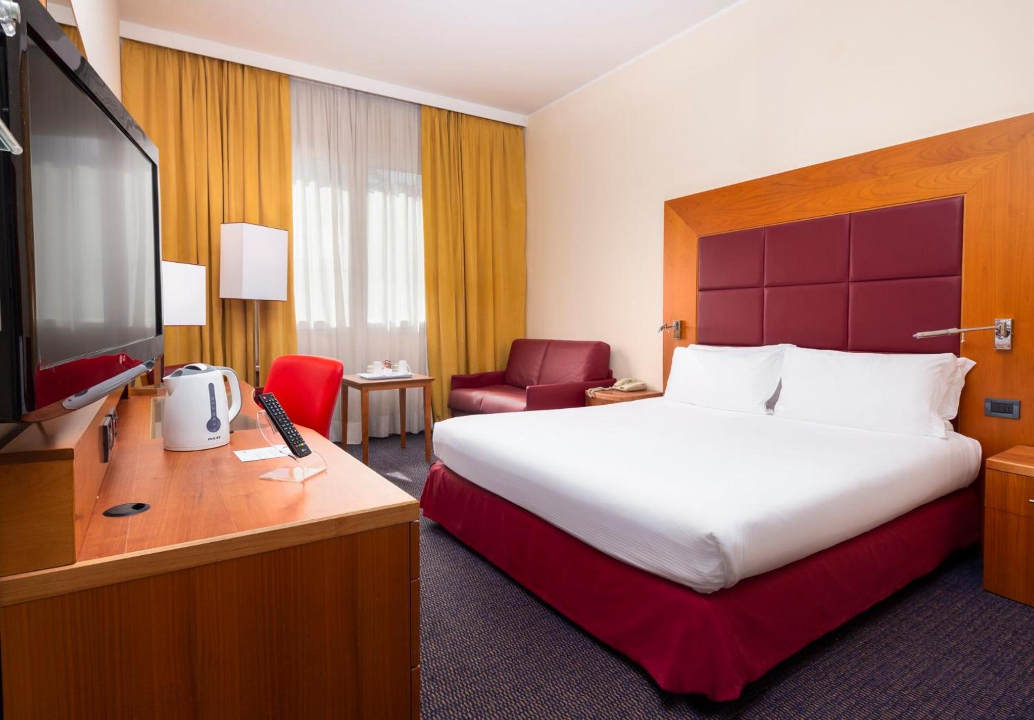 Standard Double Room with Sofa Bed - Photo 8