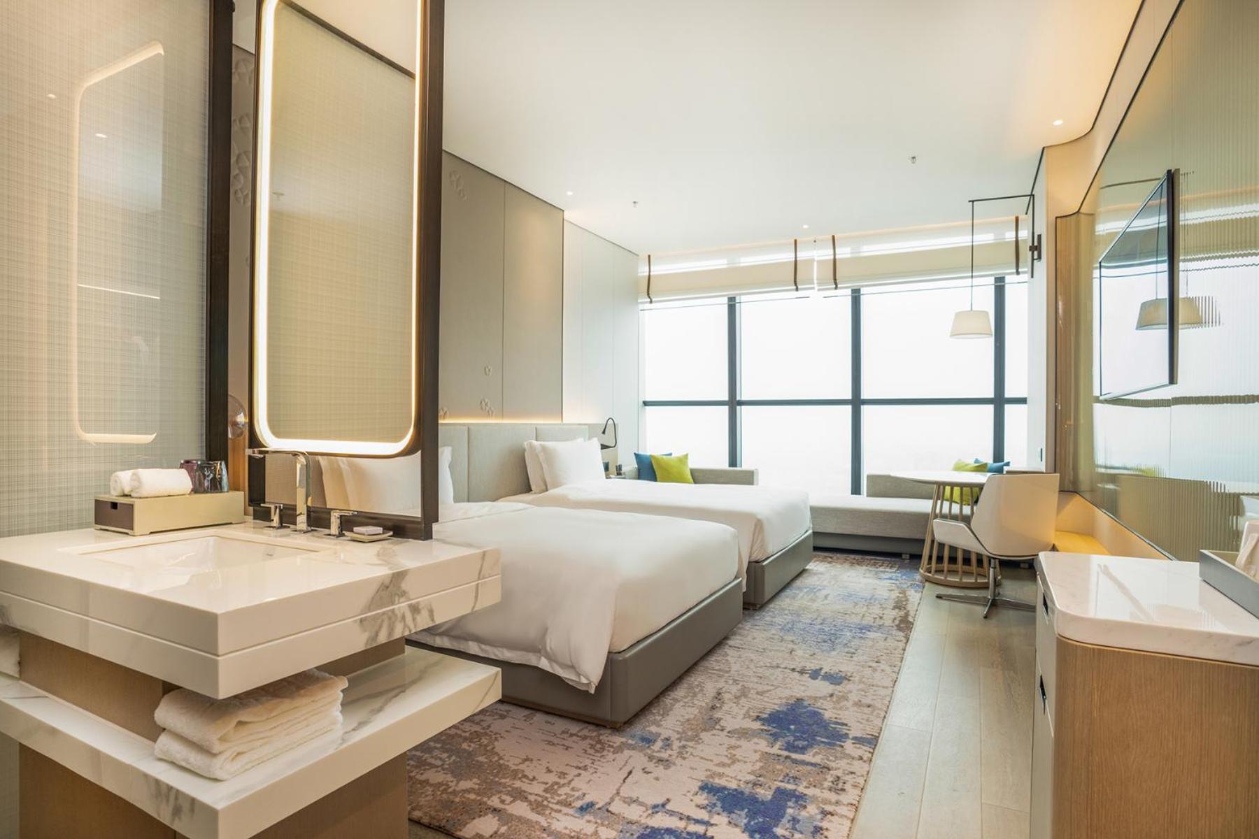 Deluxe Twin Room with City View - Non-Smoking