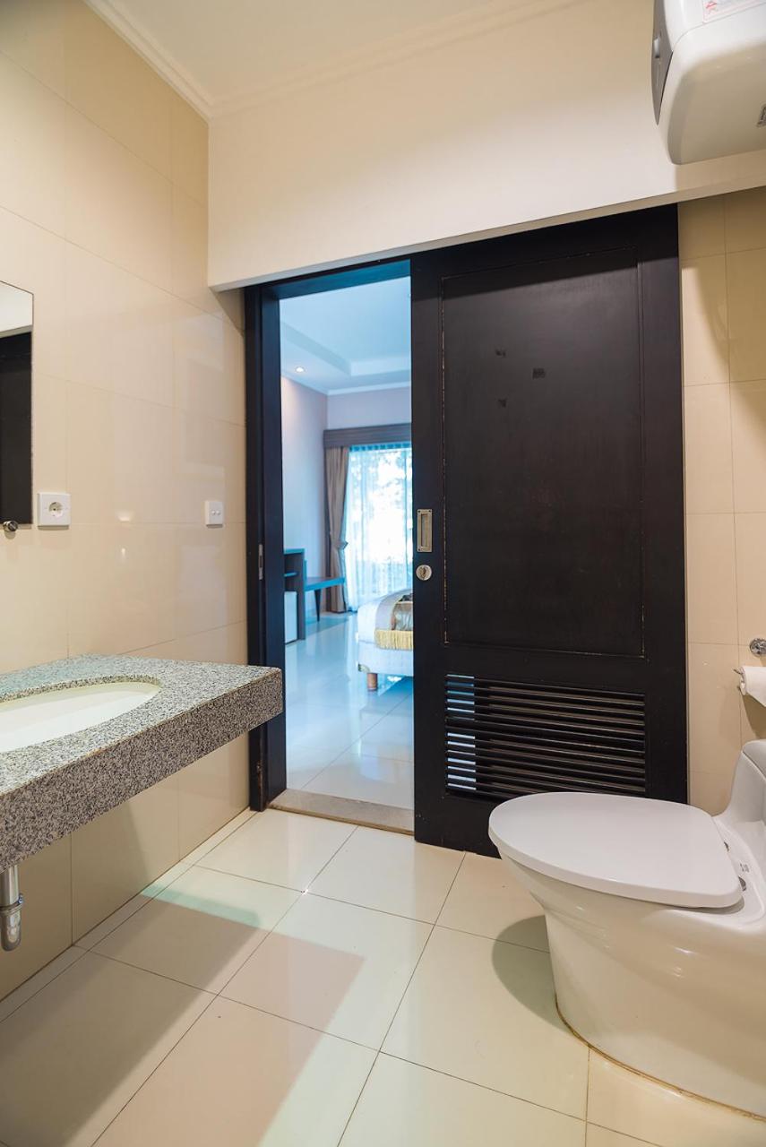 Deluxe Twin Room with Sea View - Photo 5
