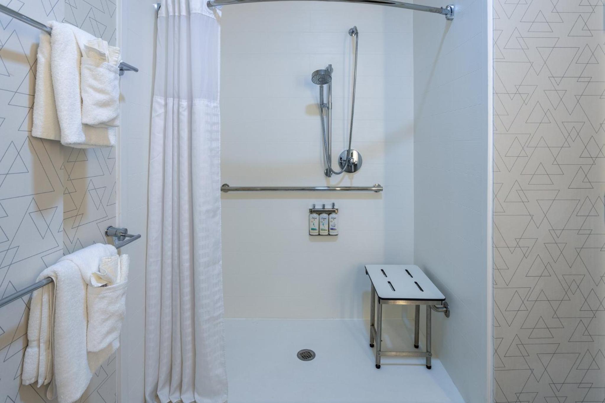Queen Room with Two Queen Beds and Roll-In Shower - Photo 3