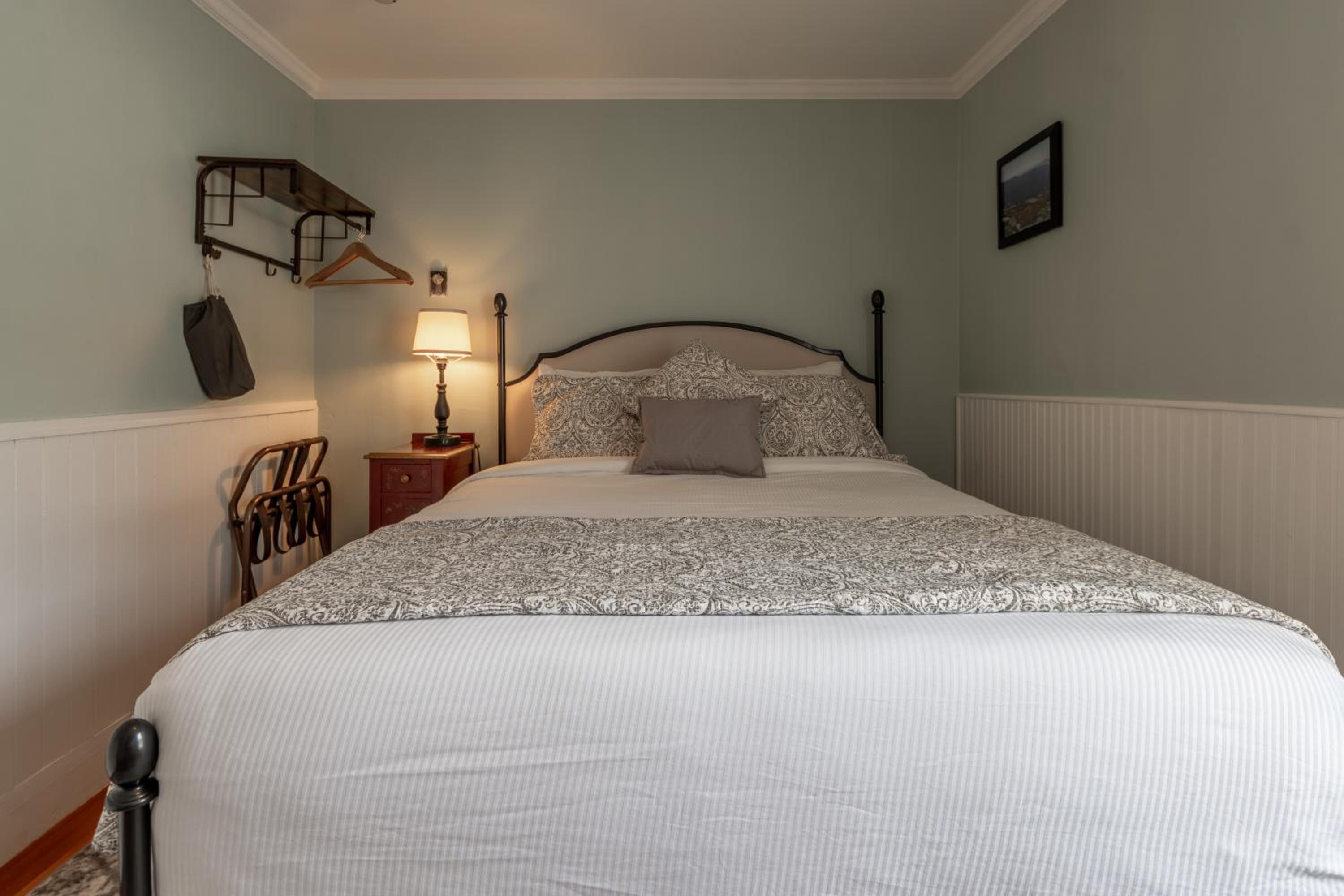 Queen Room photo 3