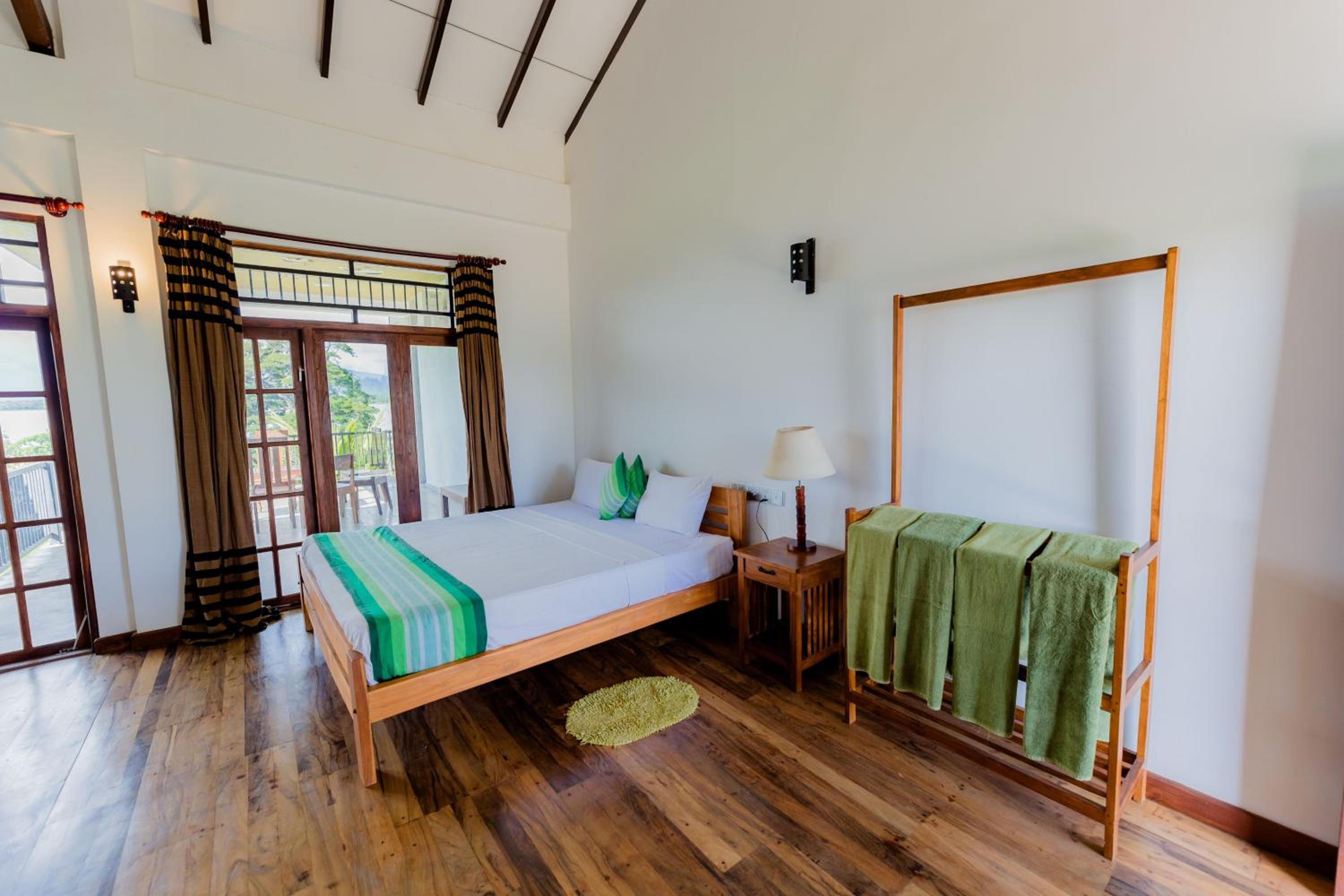 Double Room with Lake View - Photo 1