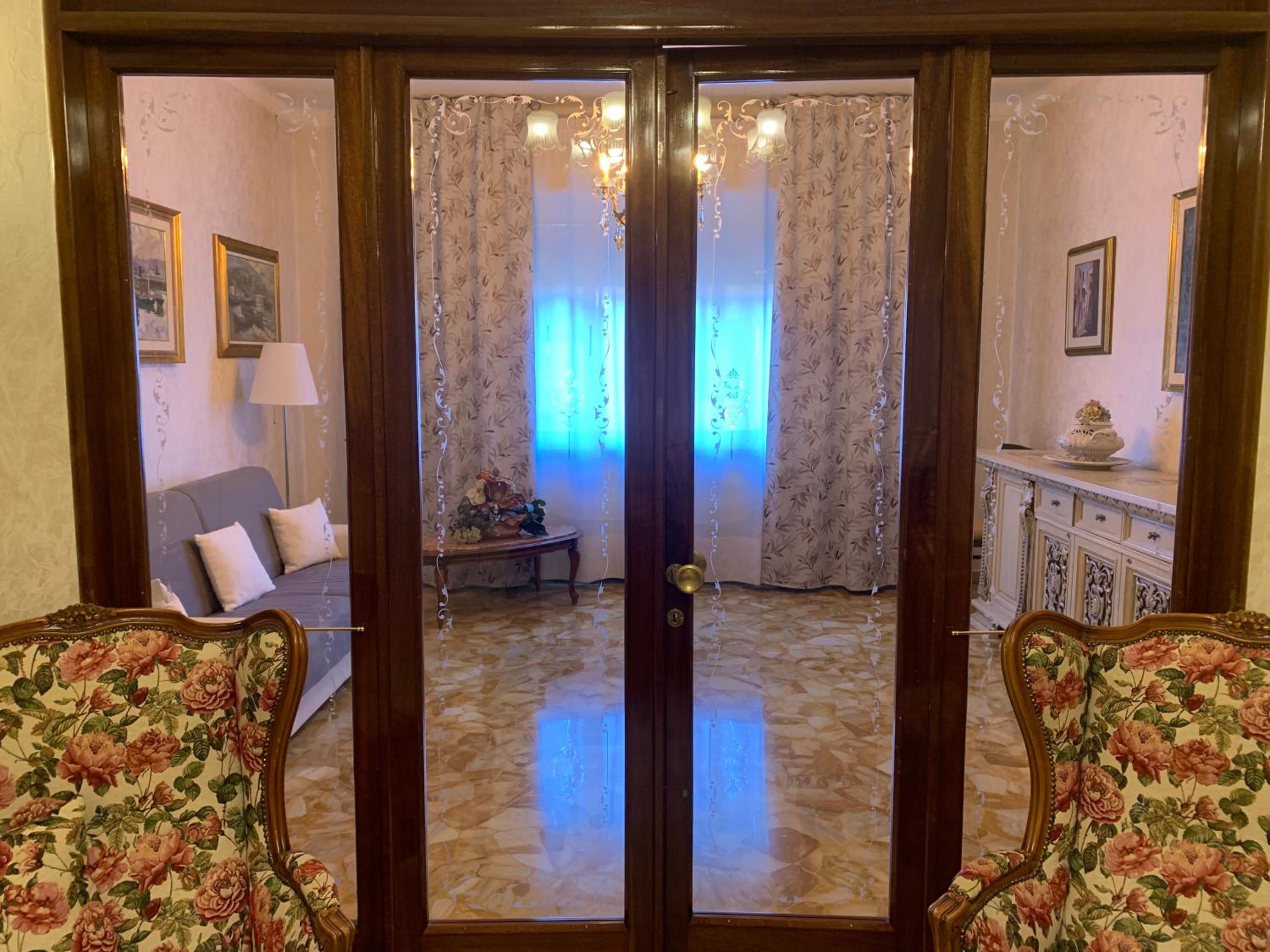 Three-Bedroom Premium Apartment with Balcony - Photo 2
