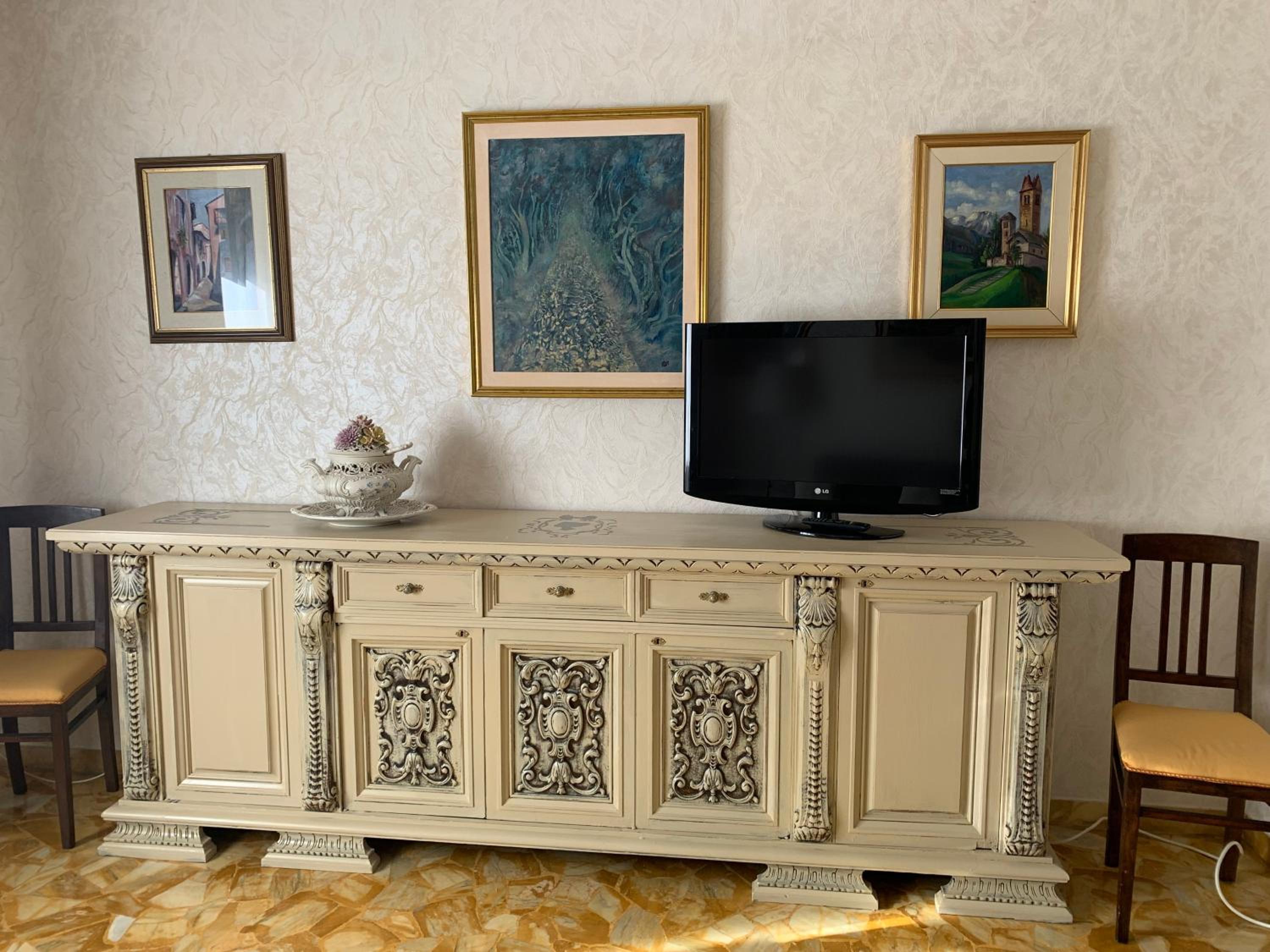 Three-Bedroom Premium Apartment with Balcony - Photo 4