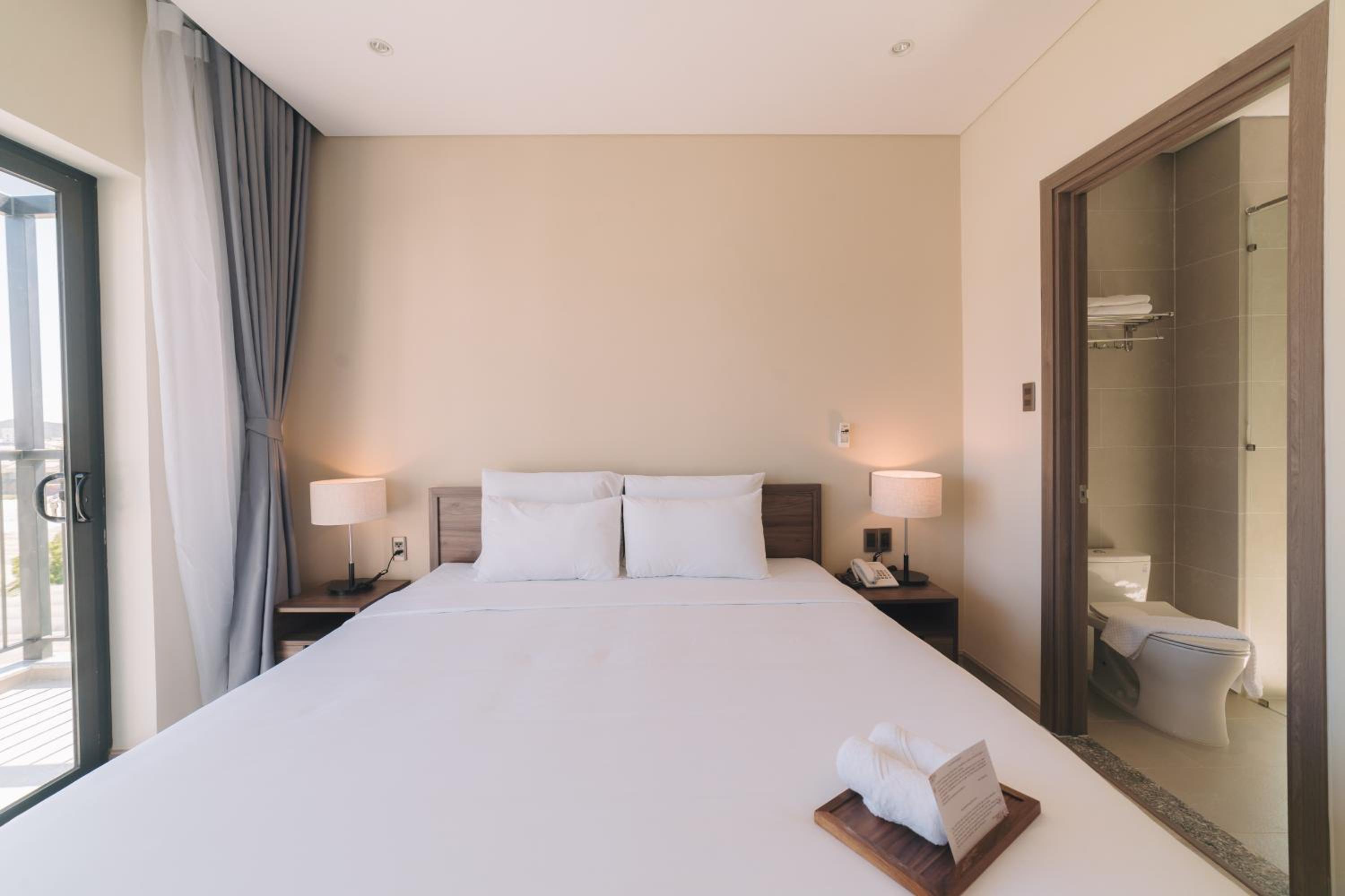 Deluxe Double Room - Photo 16
