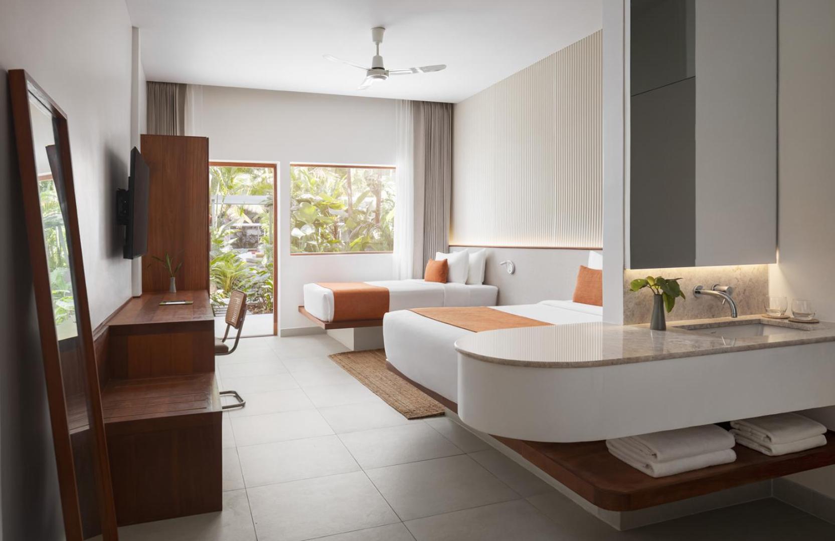 Deluxe Room Poolside Double photo 1