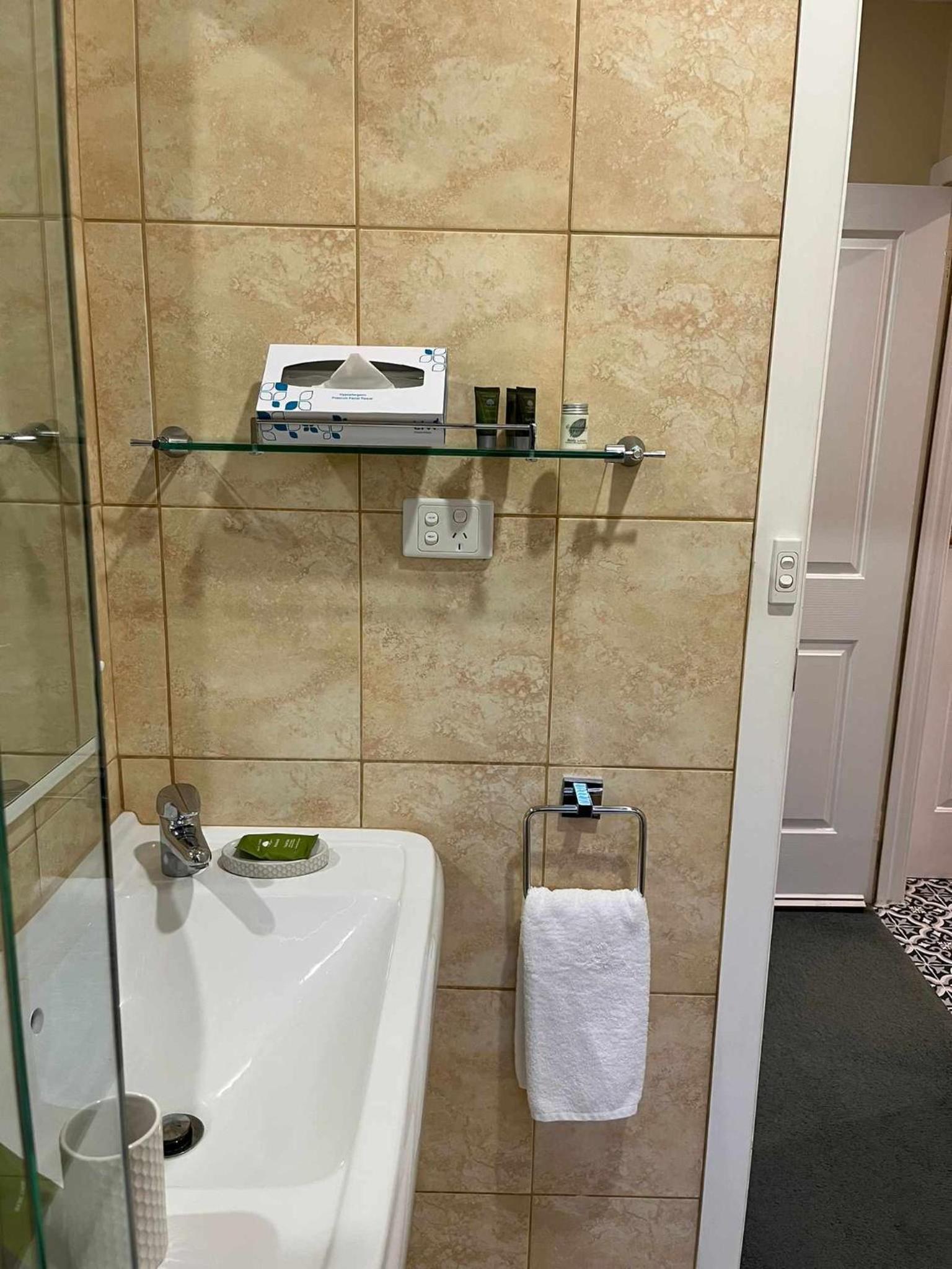 Superior King Room (Room 4) photo 3