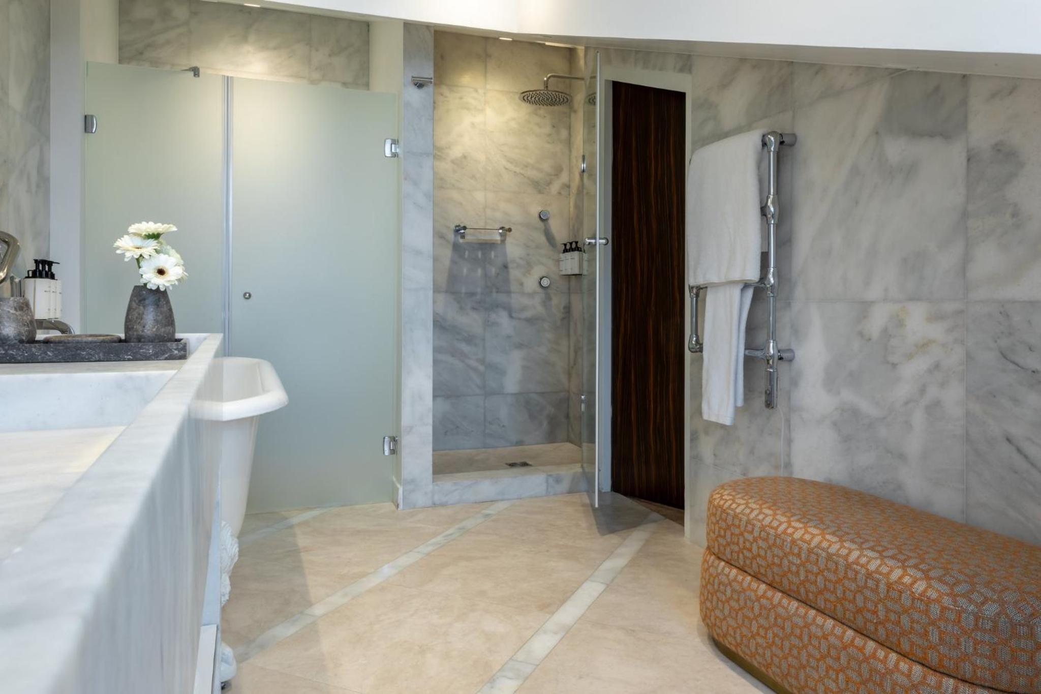 Junior King Suite with Eiffel Tower View