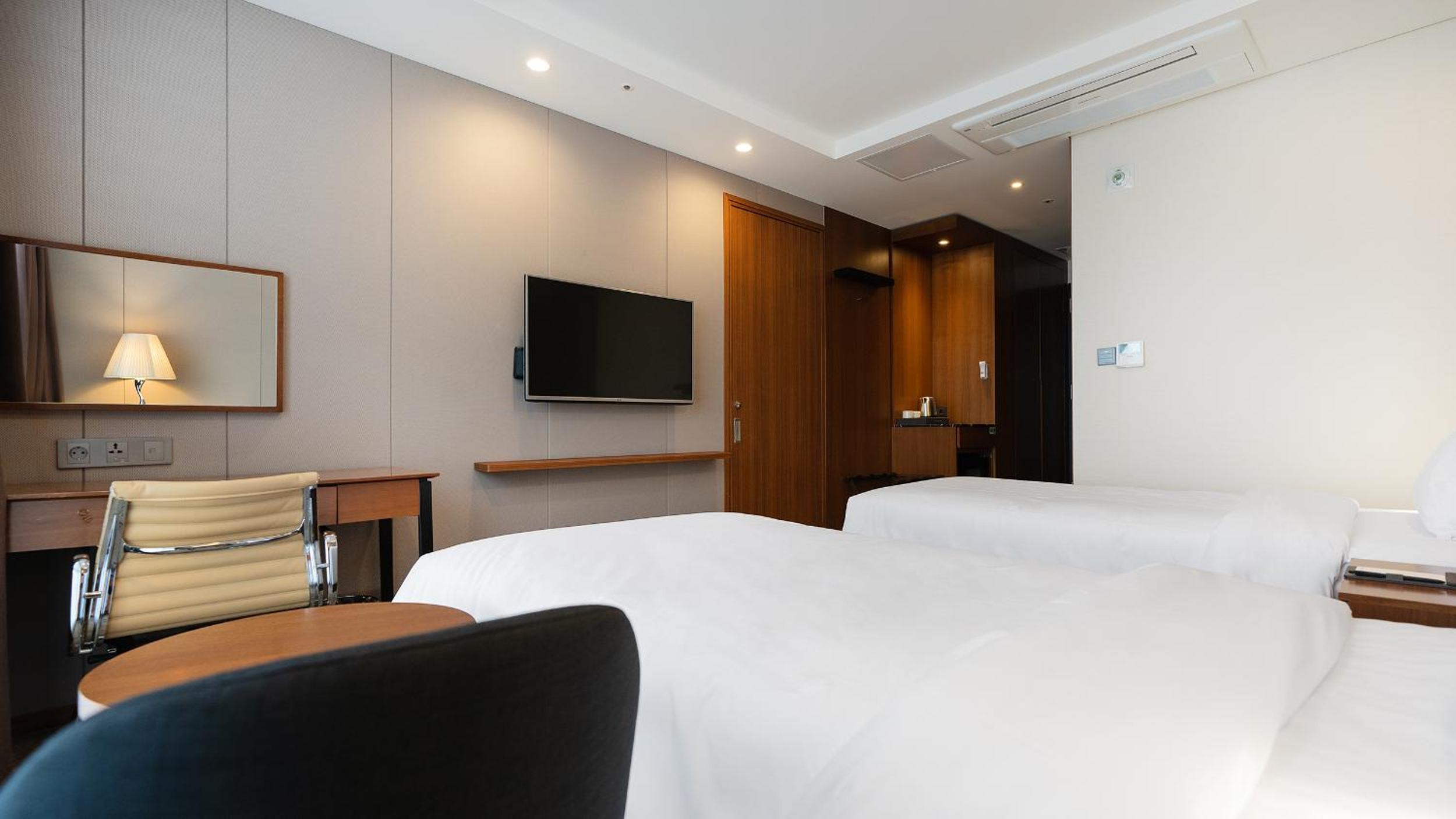 Standard Twin Room - Photo 2