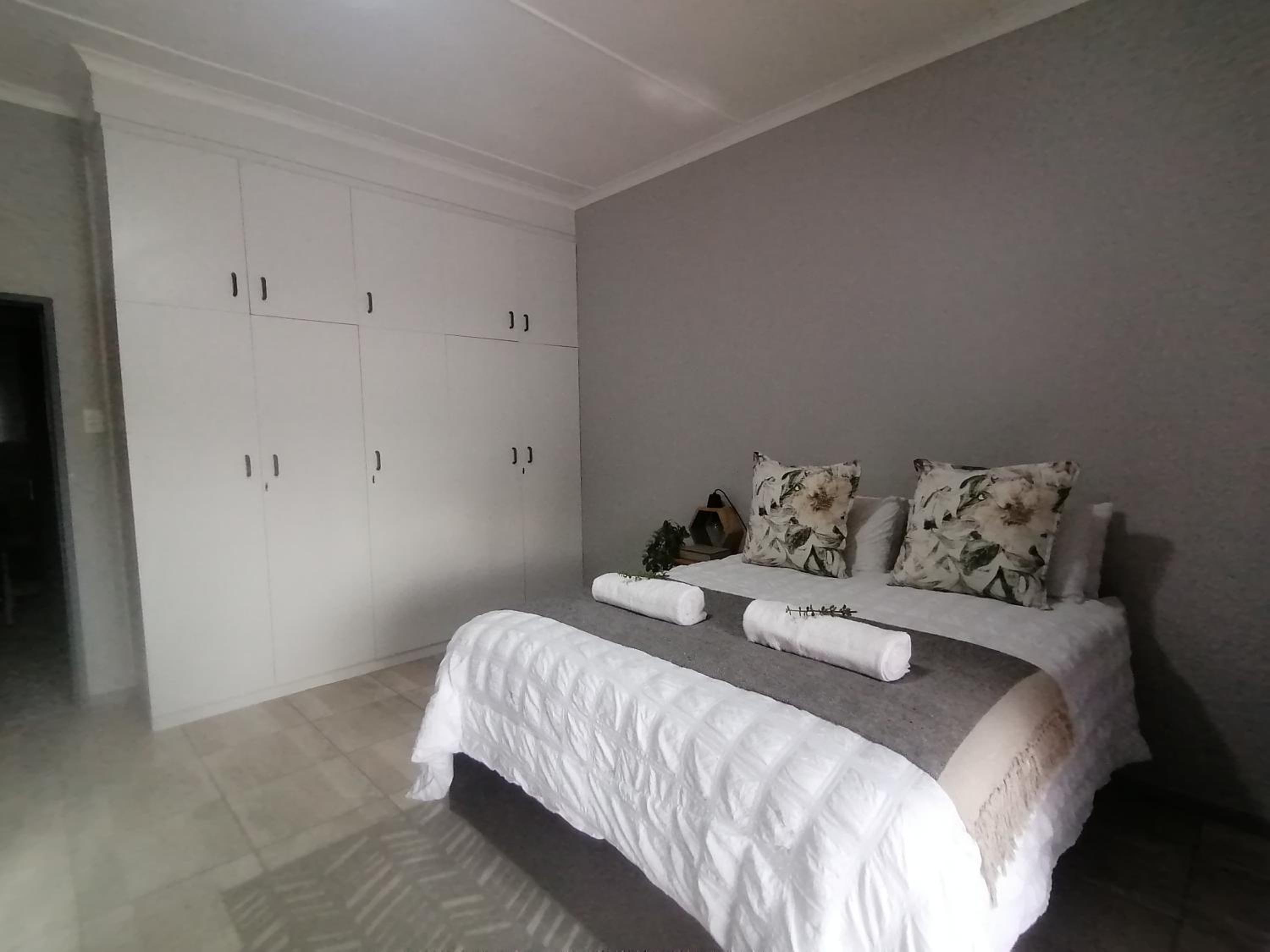 Double Room with Pool View - Photo 1