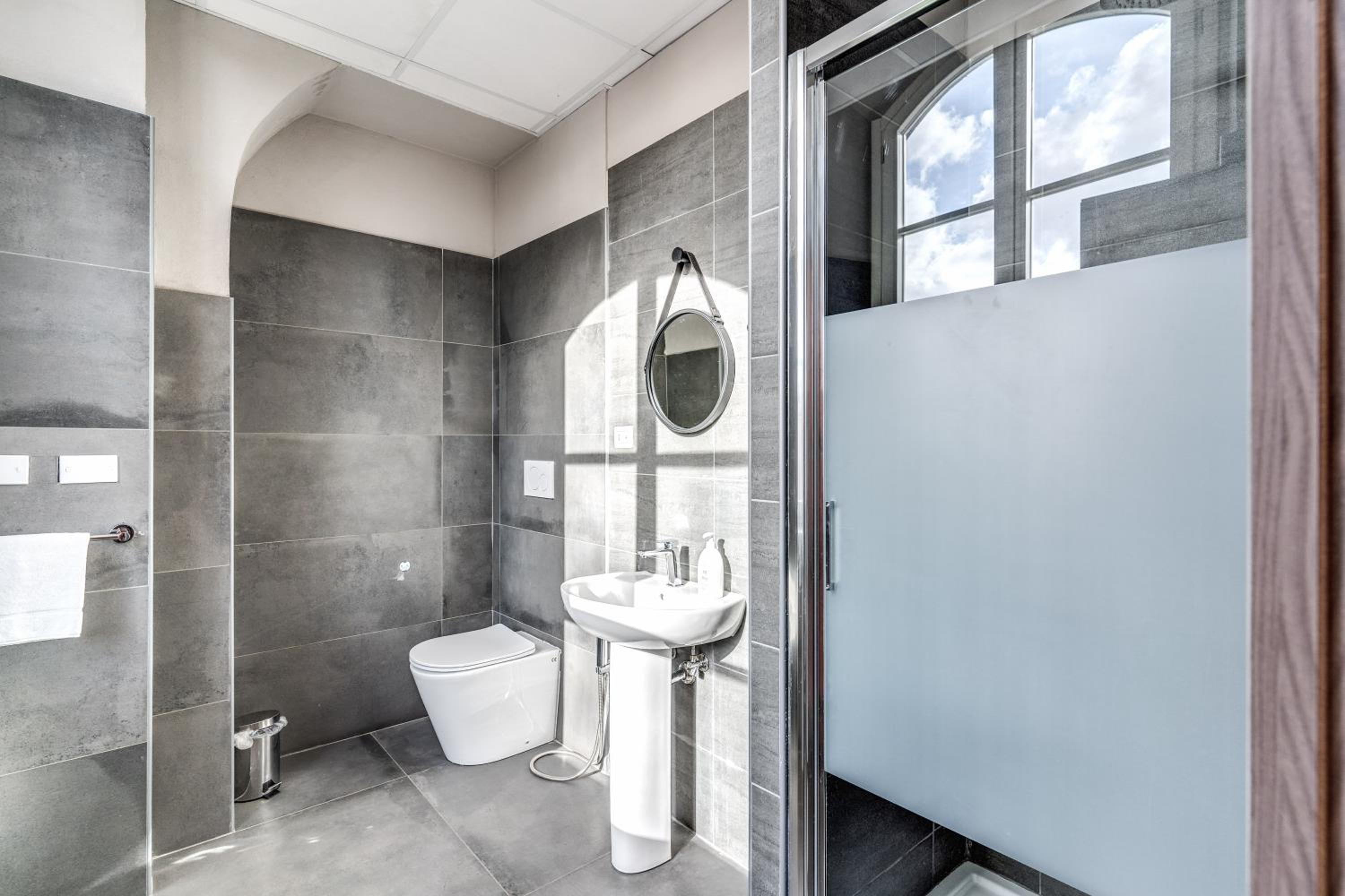 Quadruple Room with Shared Bathroom photo 3