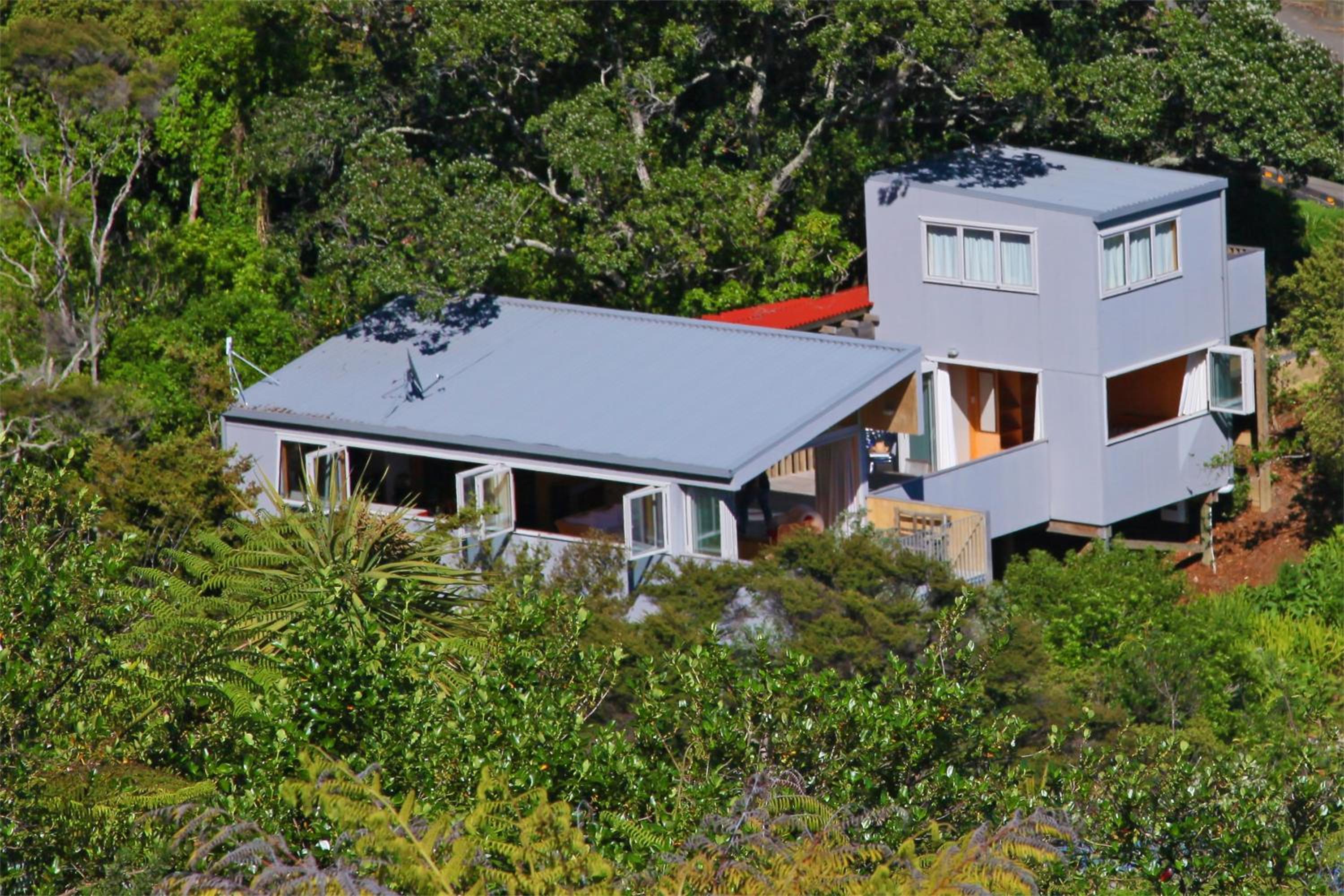 Three-Bedroom House photo 3