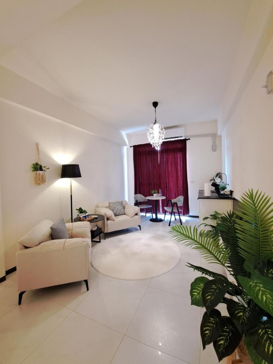 Queen Room with Balcony photo 1