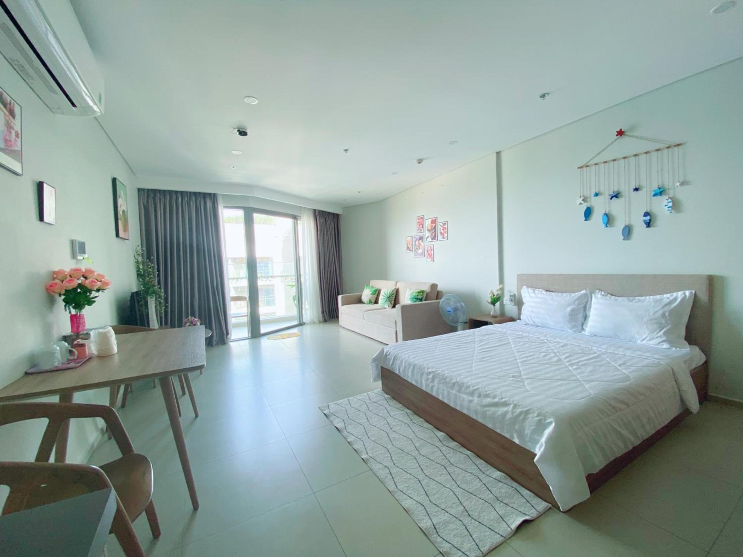 Studio Apartment - Photo 1