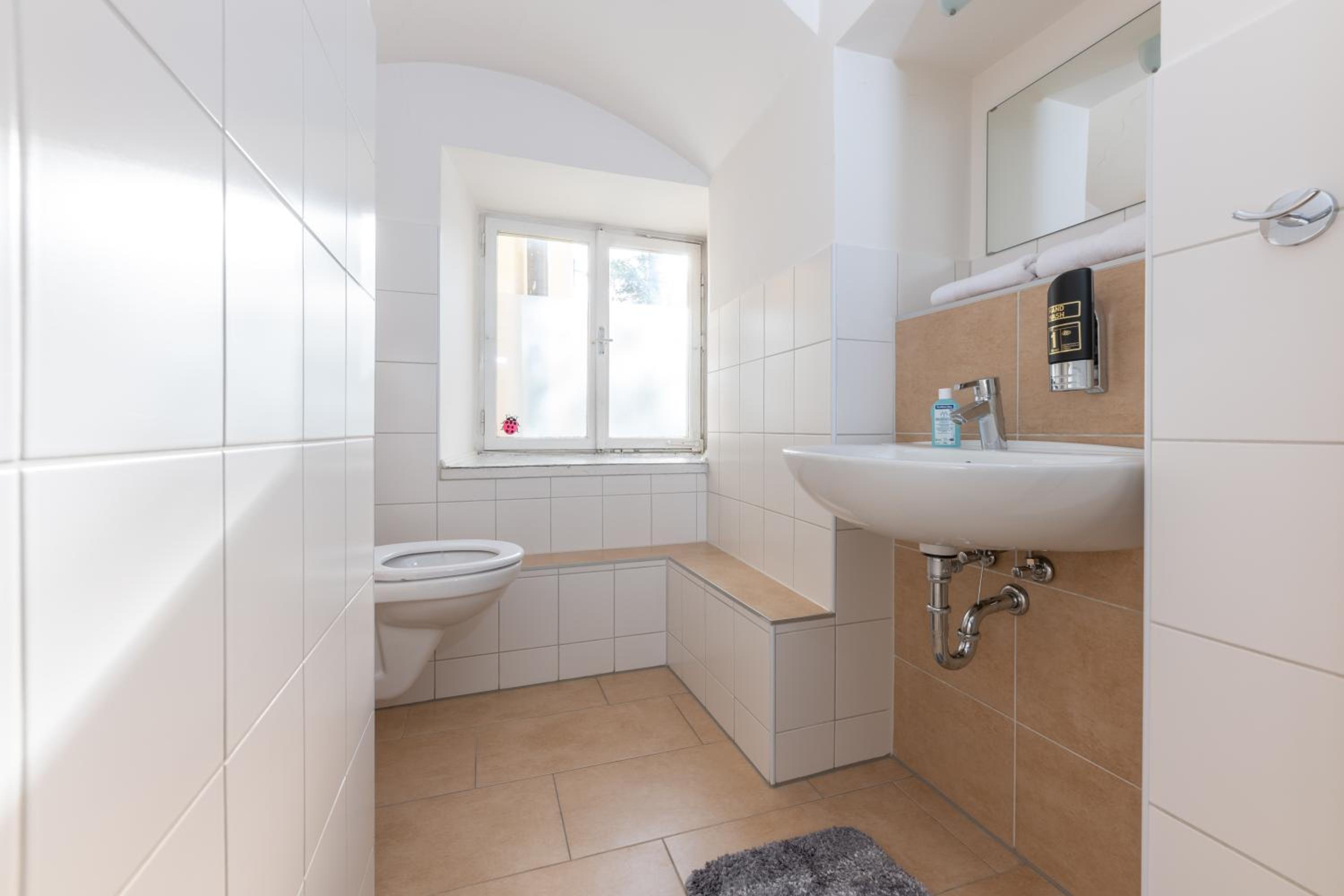 Single Room with Shared Bathroom Garden View photo 3