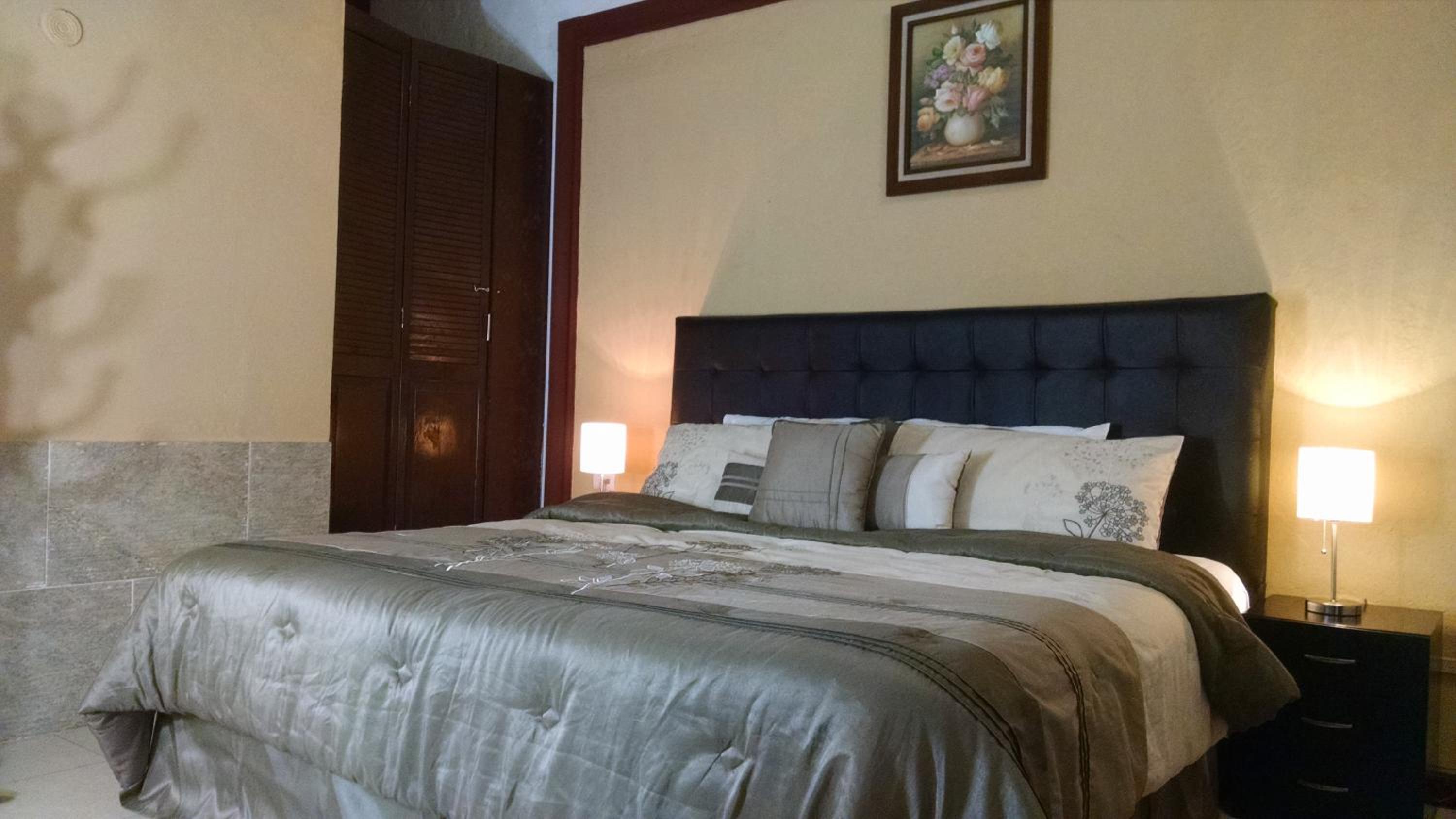 Standard Queen Room photo 3